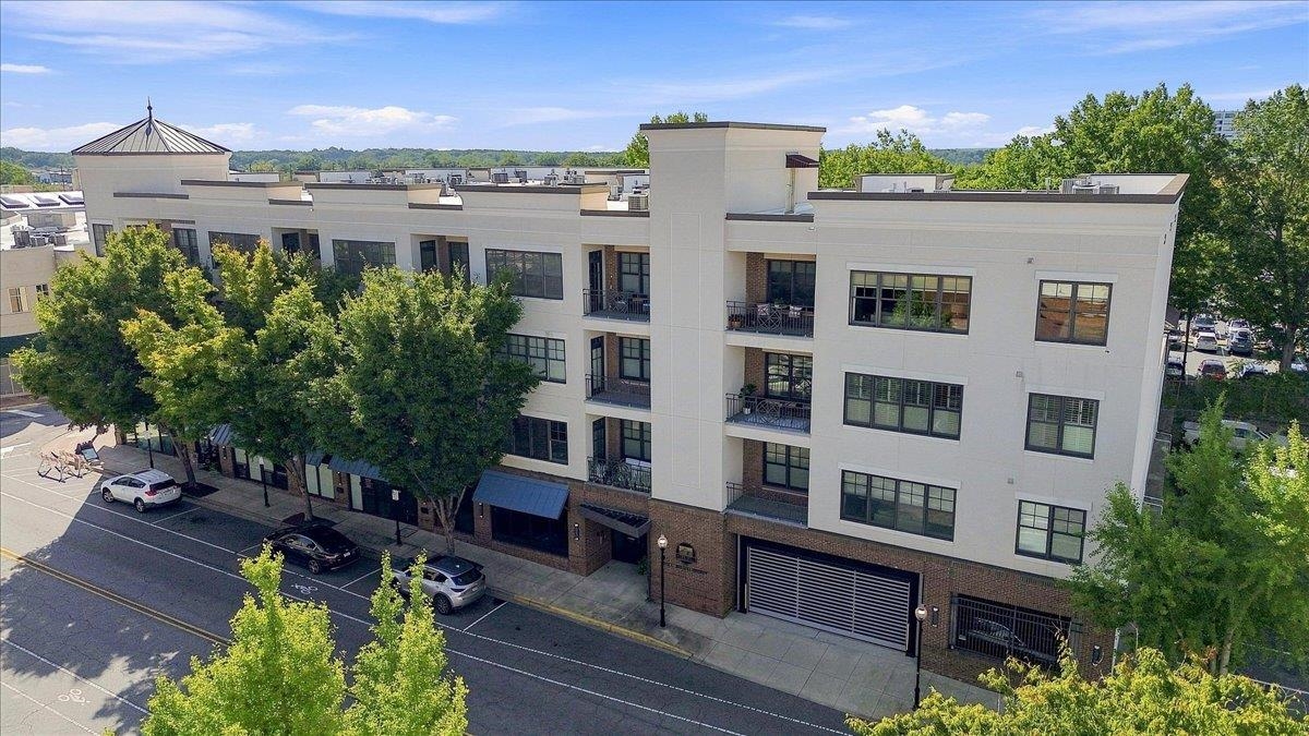 155 E Broad Street Property Photo 3