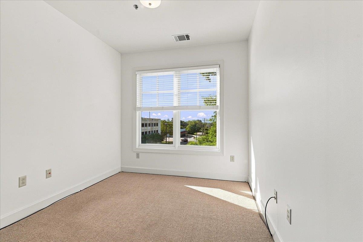 155 E Broad Street Property Photo 12