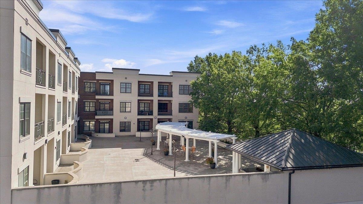 155 E Broad Street Property Photo 29