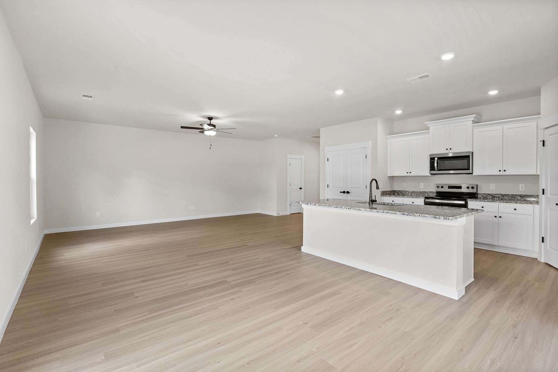 1237 Crested Iris Street Property Photo 4