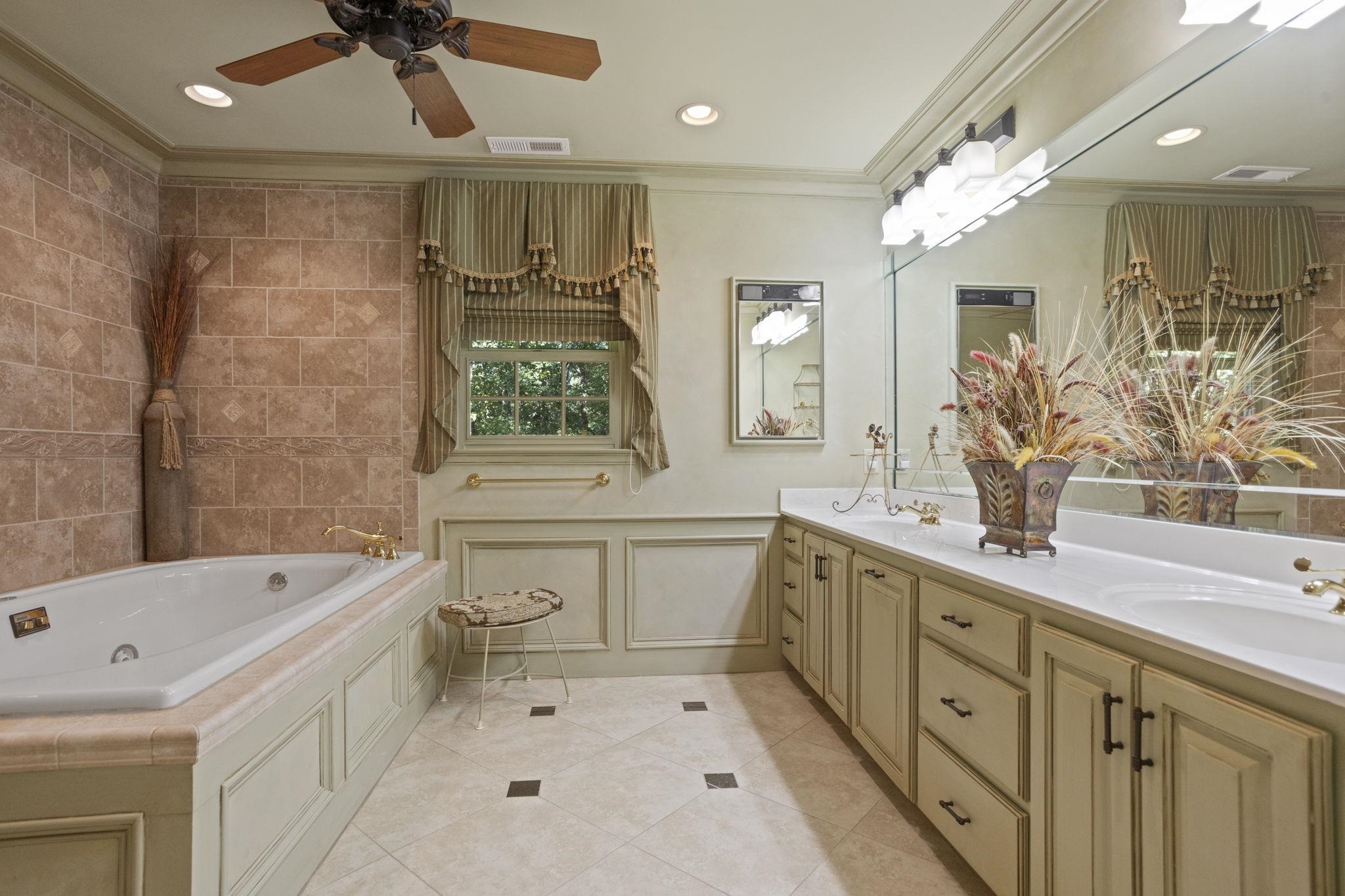 1228 Shadowood Drive Property Photo 27