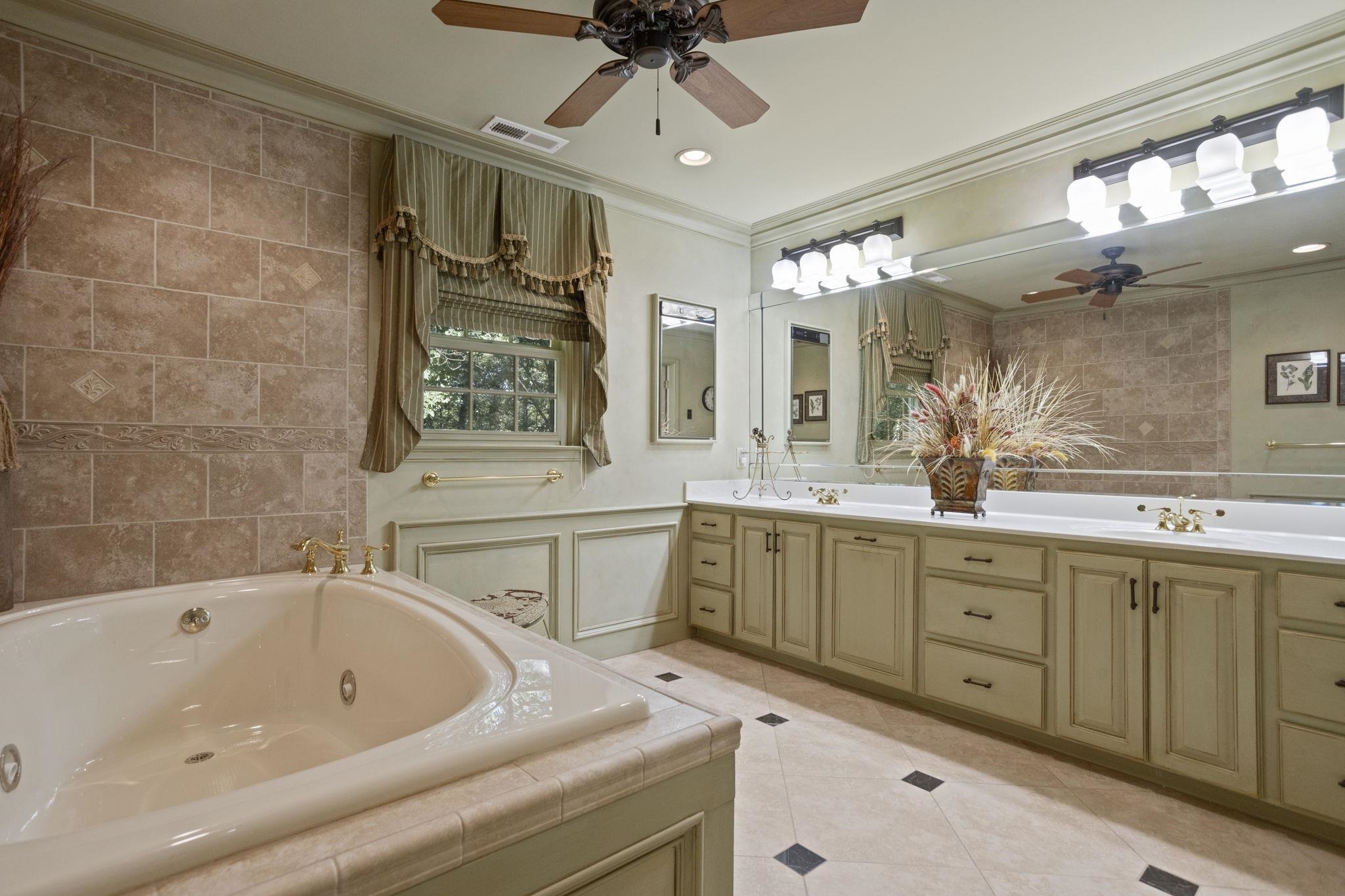 1228 Shadowood Drive Property Photo 28