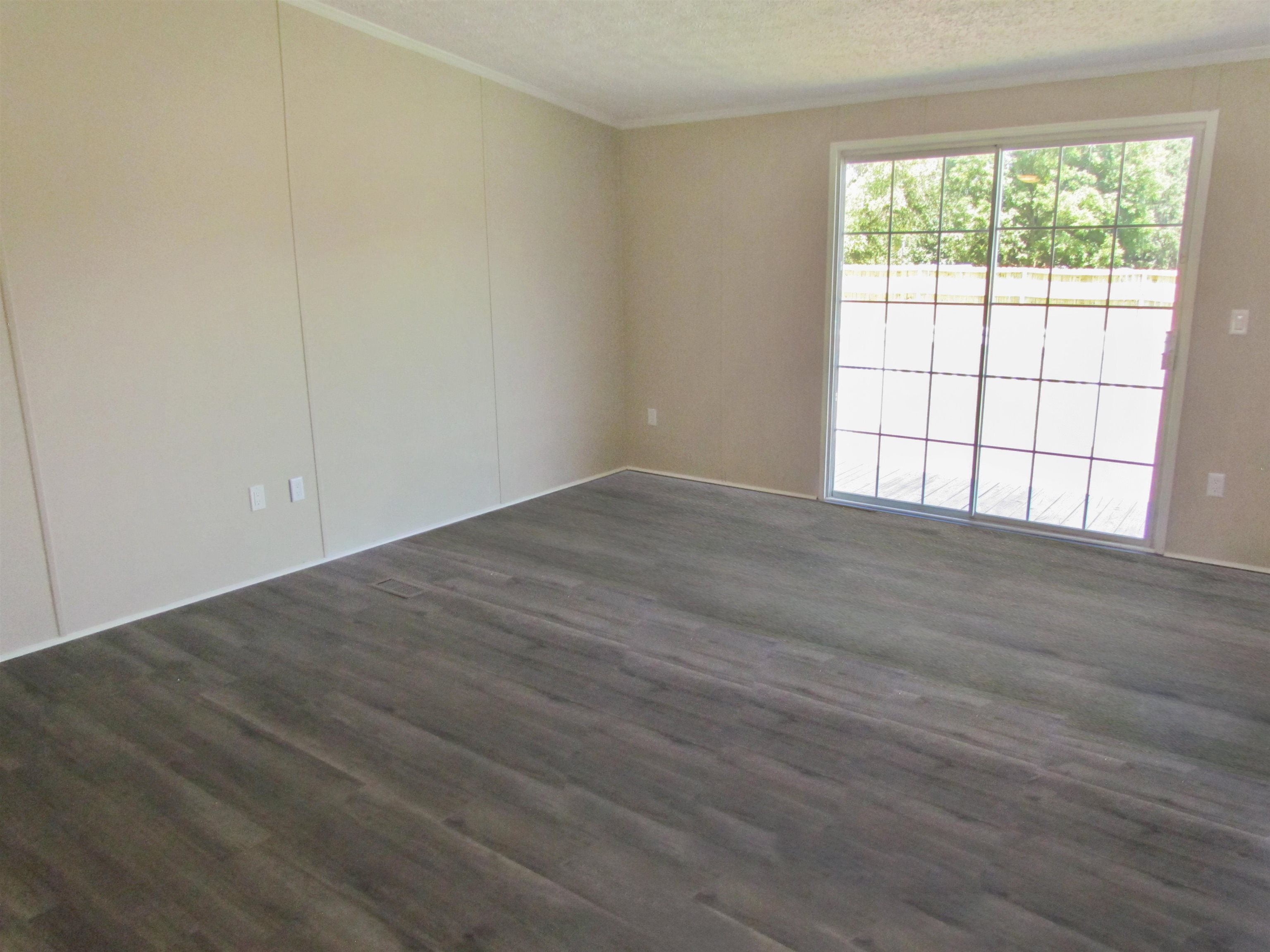 5565 Henderson Hill Road Property Photo 2