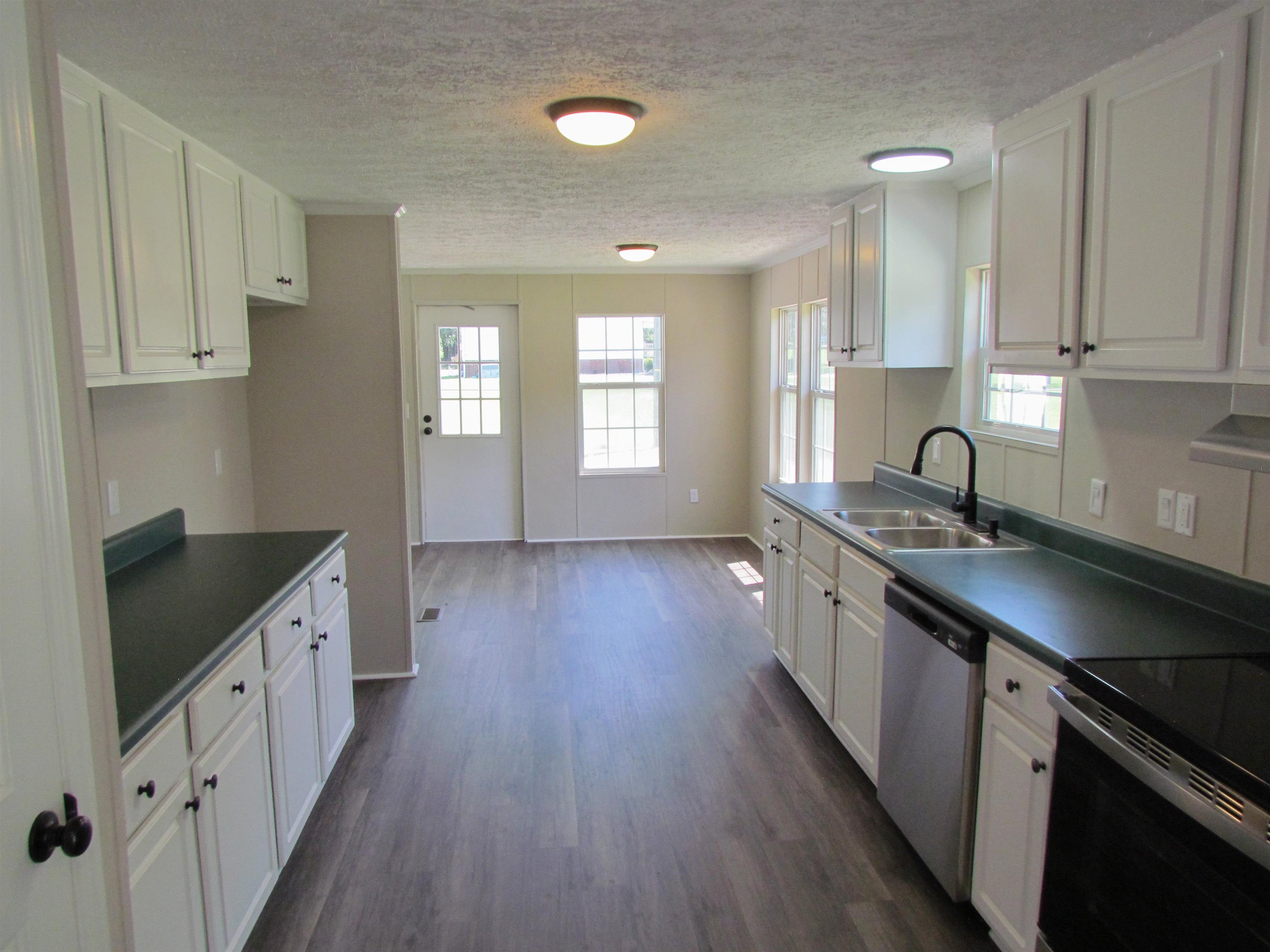 5565 Henderson Hill Road Property Photo 4