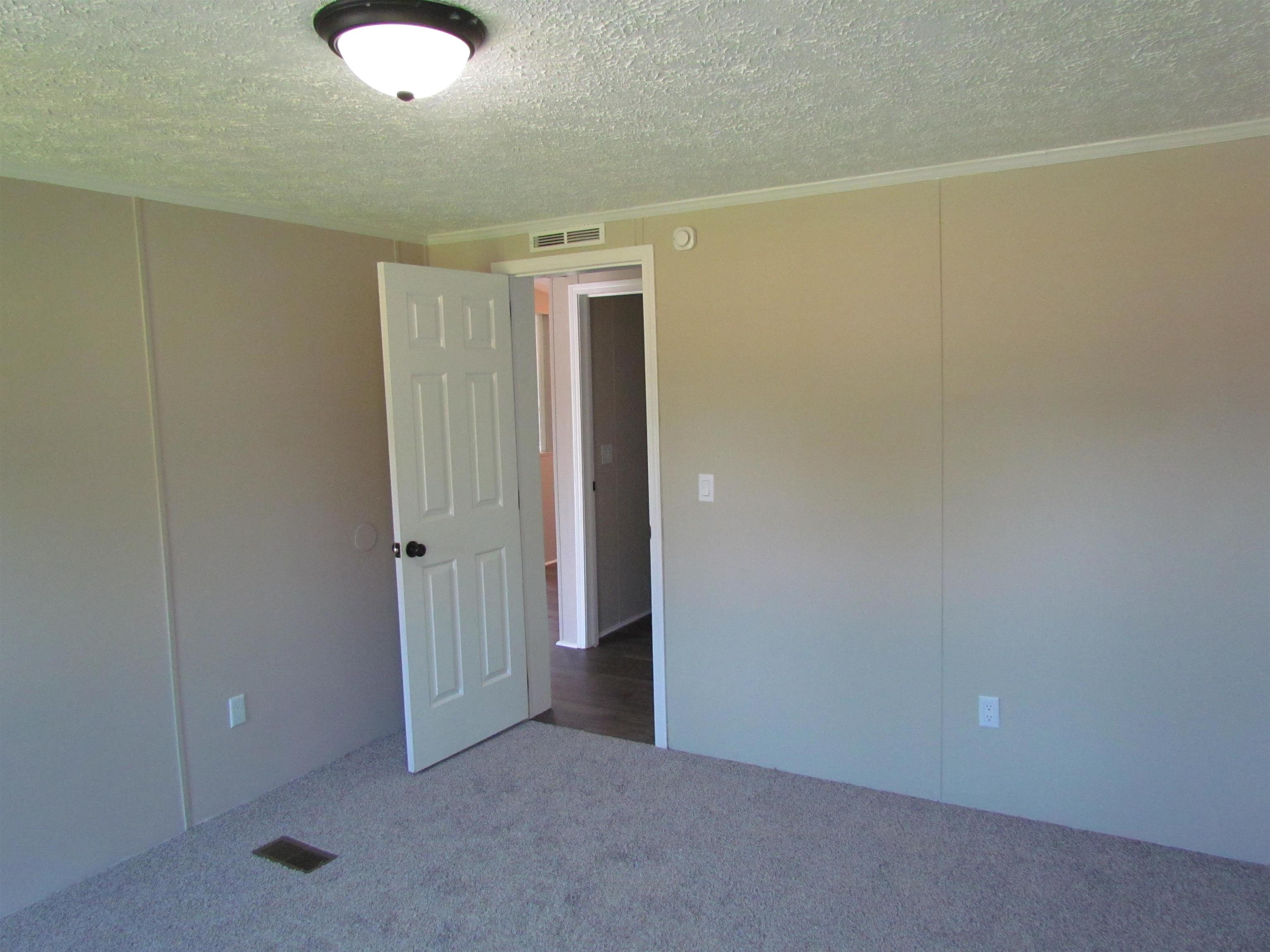 5565 Henderson Hill Road Property Photo 9