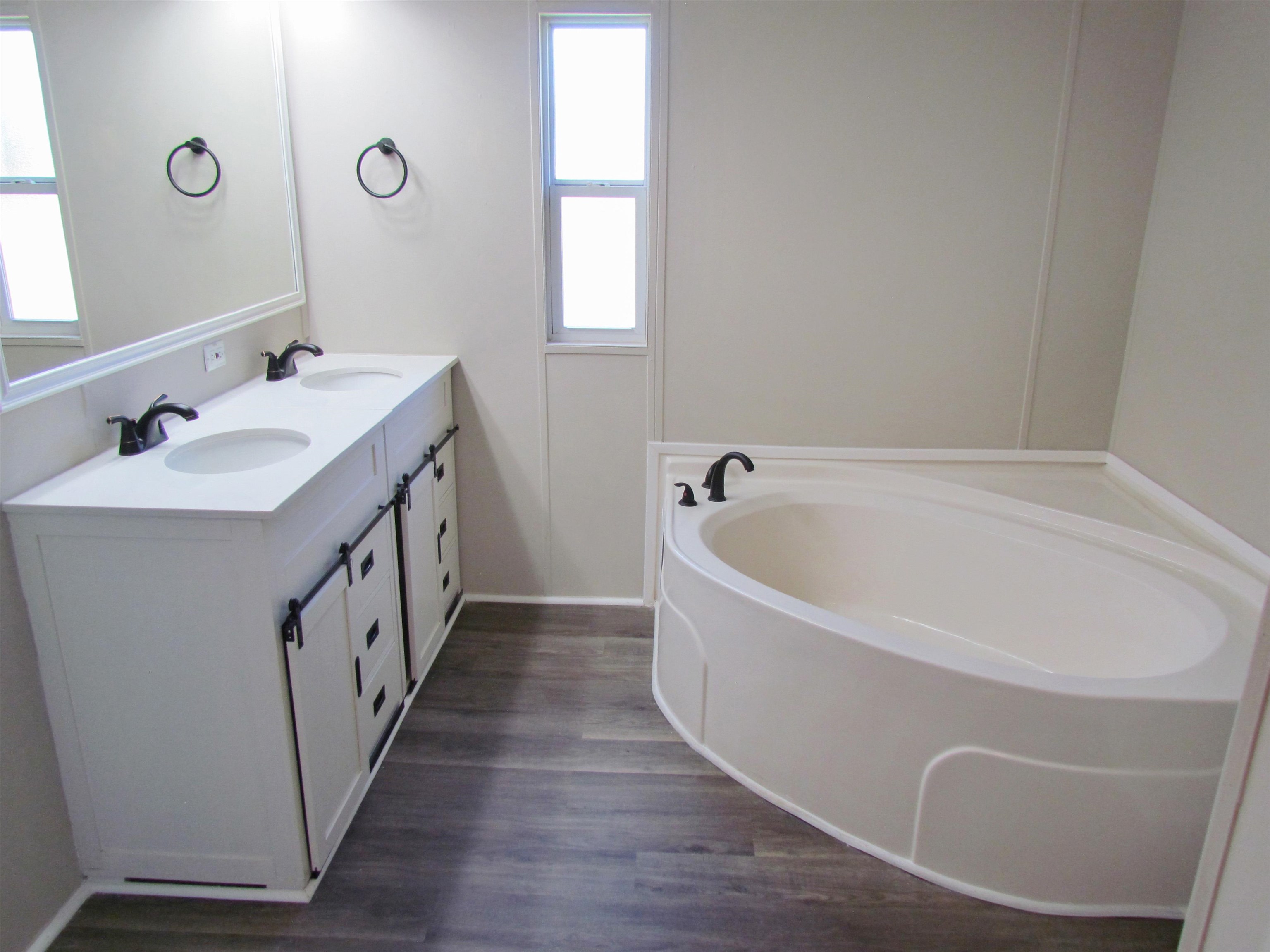 5565 Henderson Hill Road Property Photo 12