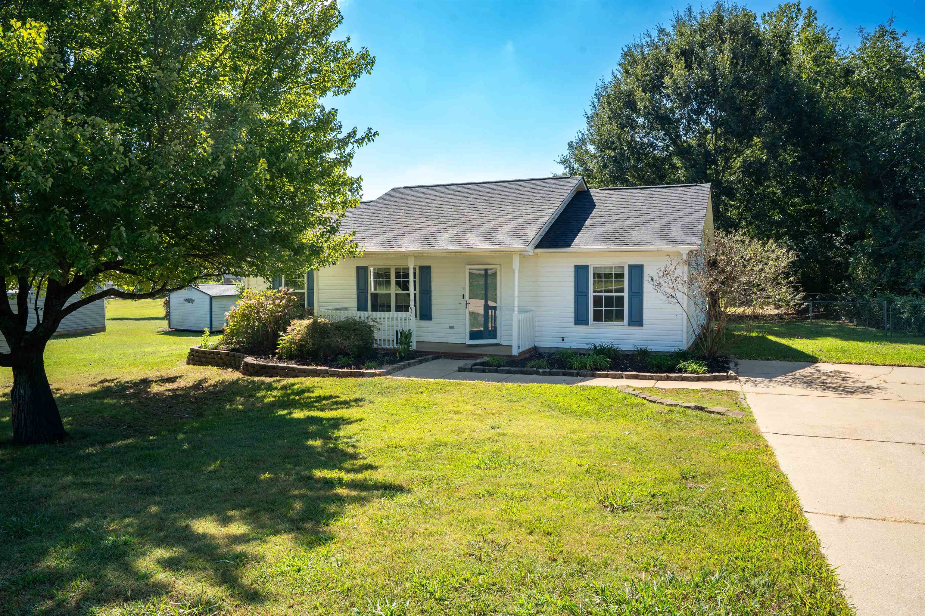 571 Burnetts Road Property Photo 1