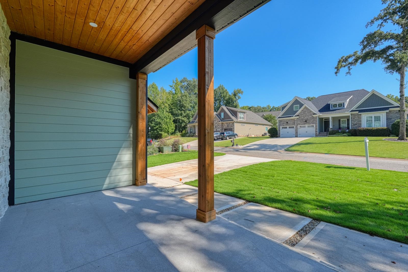2040 Ivy Cottage Path Property Photo 2