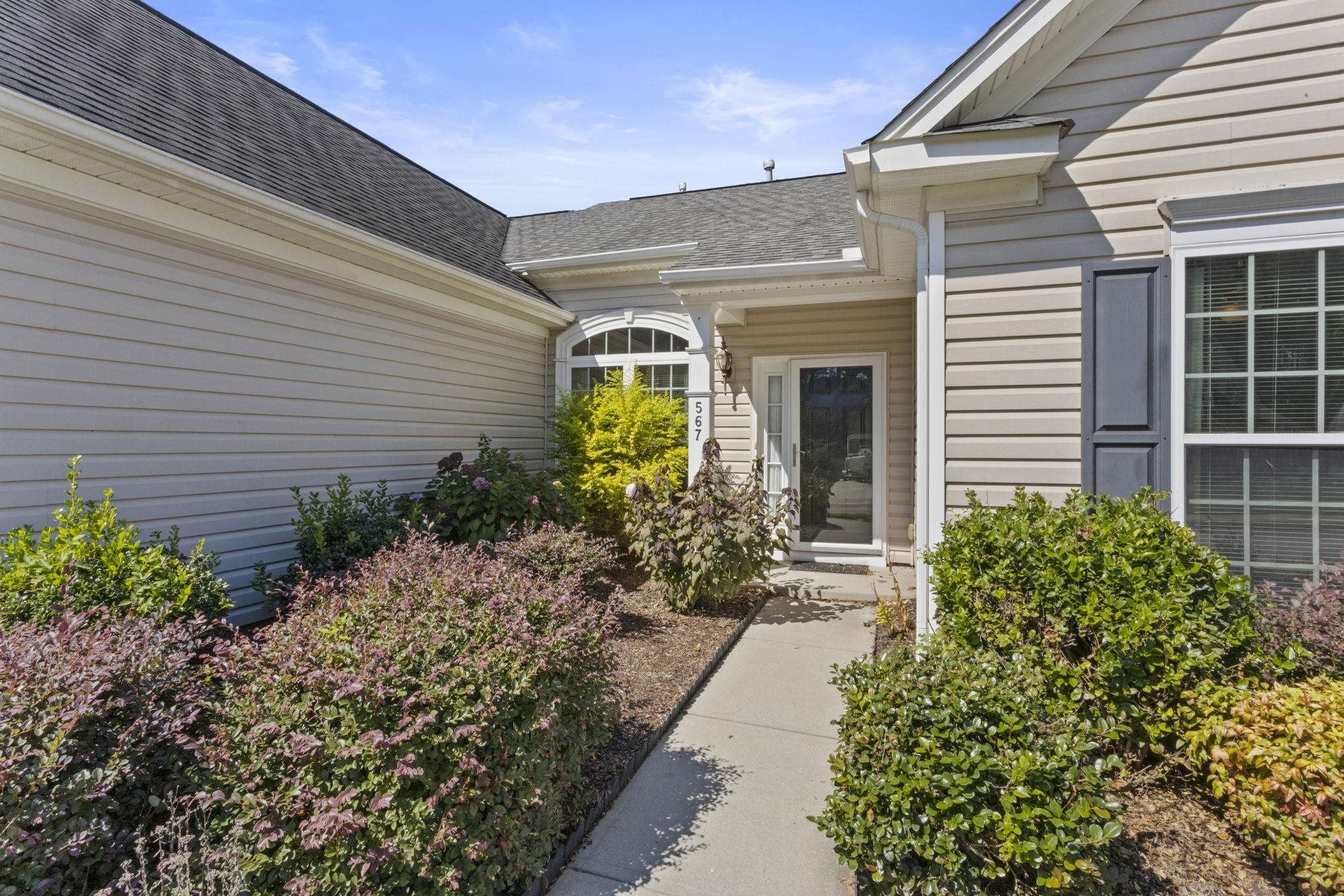 567 Shoreline Boulevard Property Photo 2