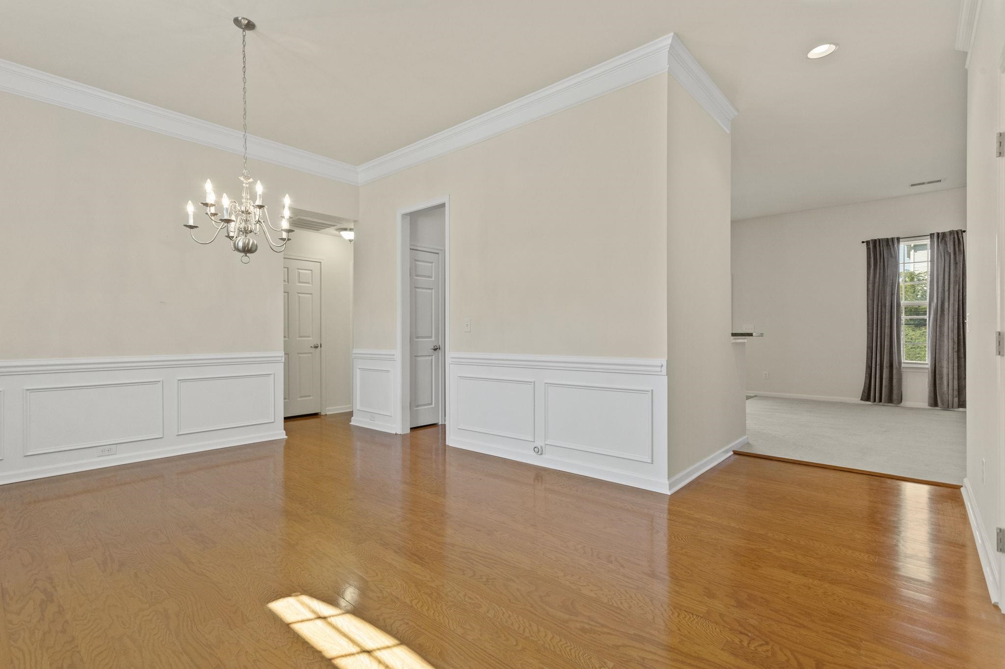 567 Shoreline Boulevard Property Photo 3