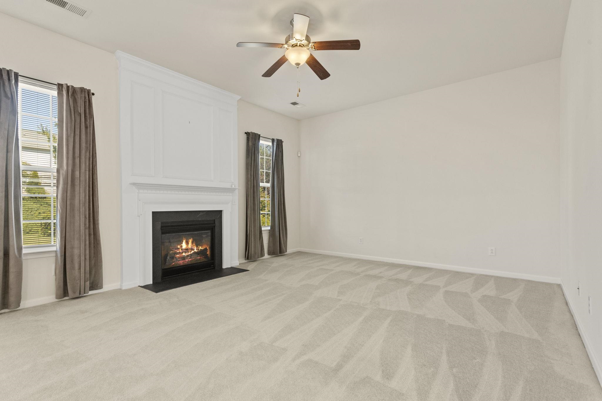 567 Shoreline Boulevard Property Photo 6