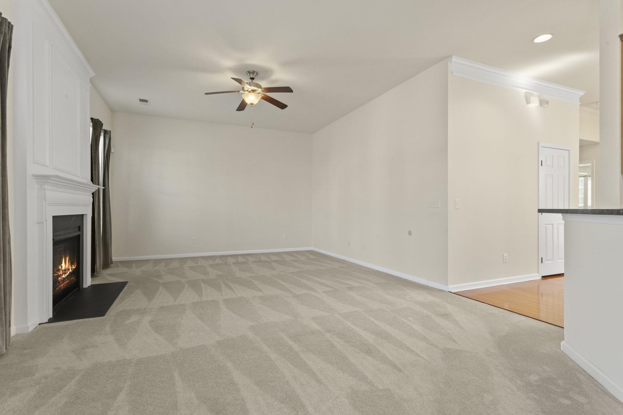 567 Shoreline Boulevard Property Photo 7