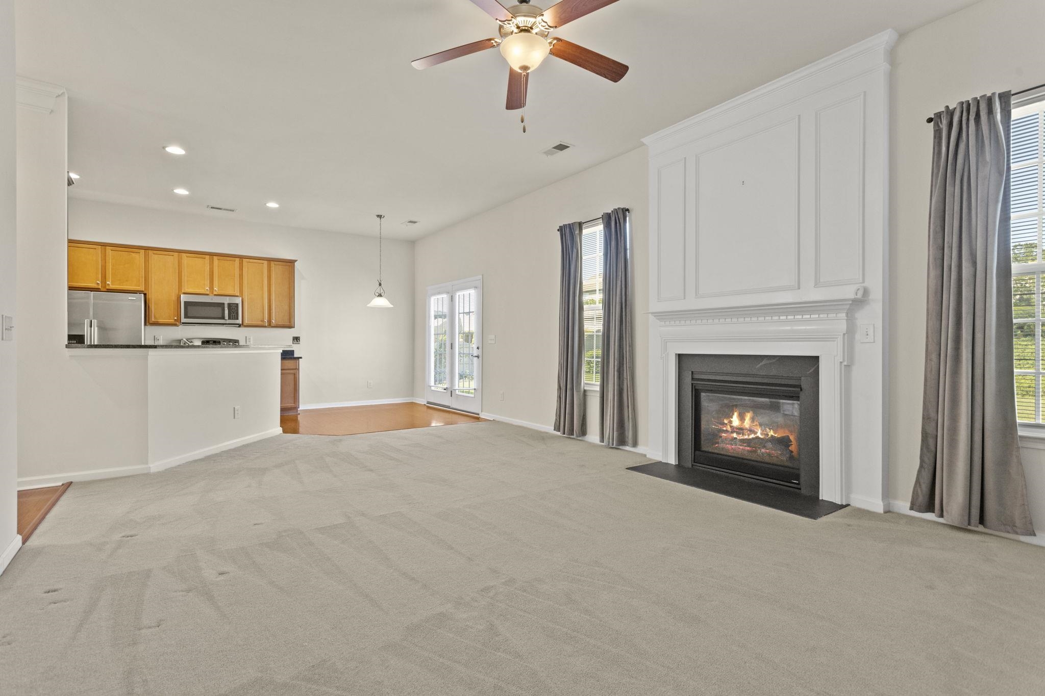 567 Shoreline Boulevard Property Photo 8