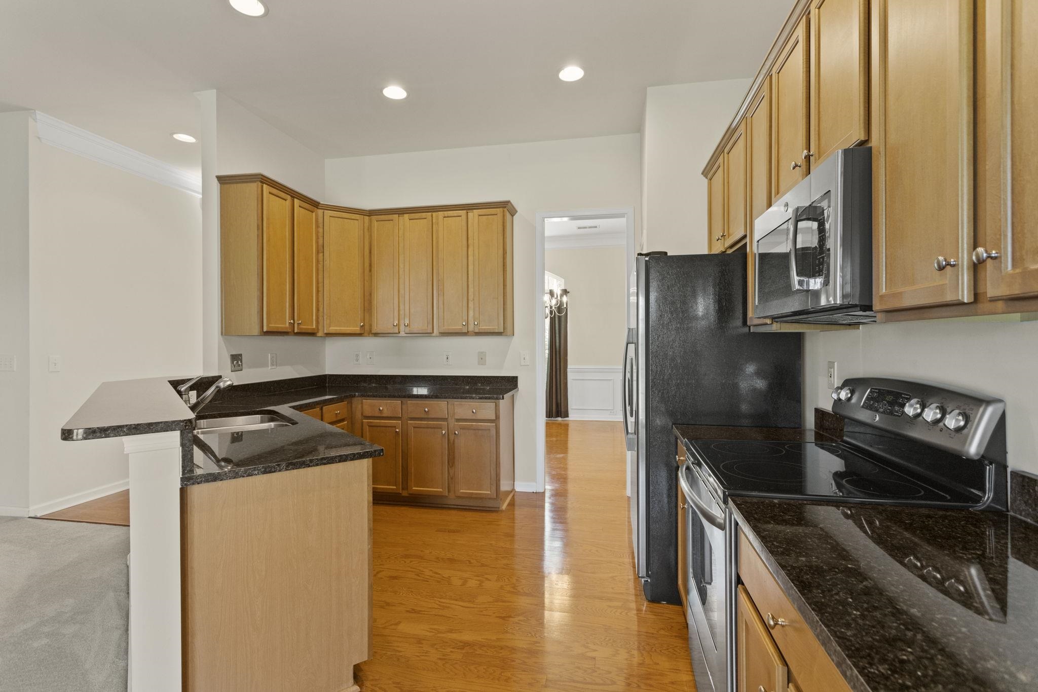 567 Shoreline Boulevard Property Photo 11