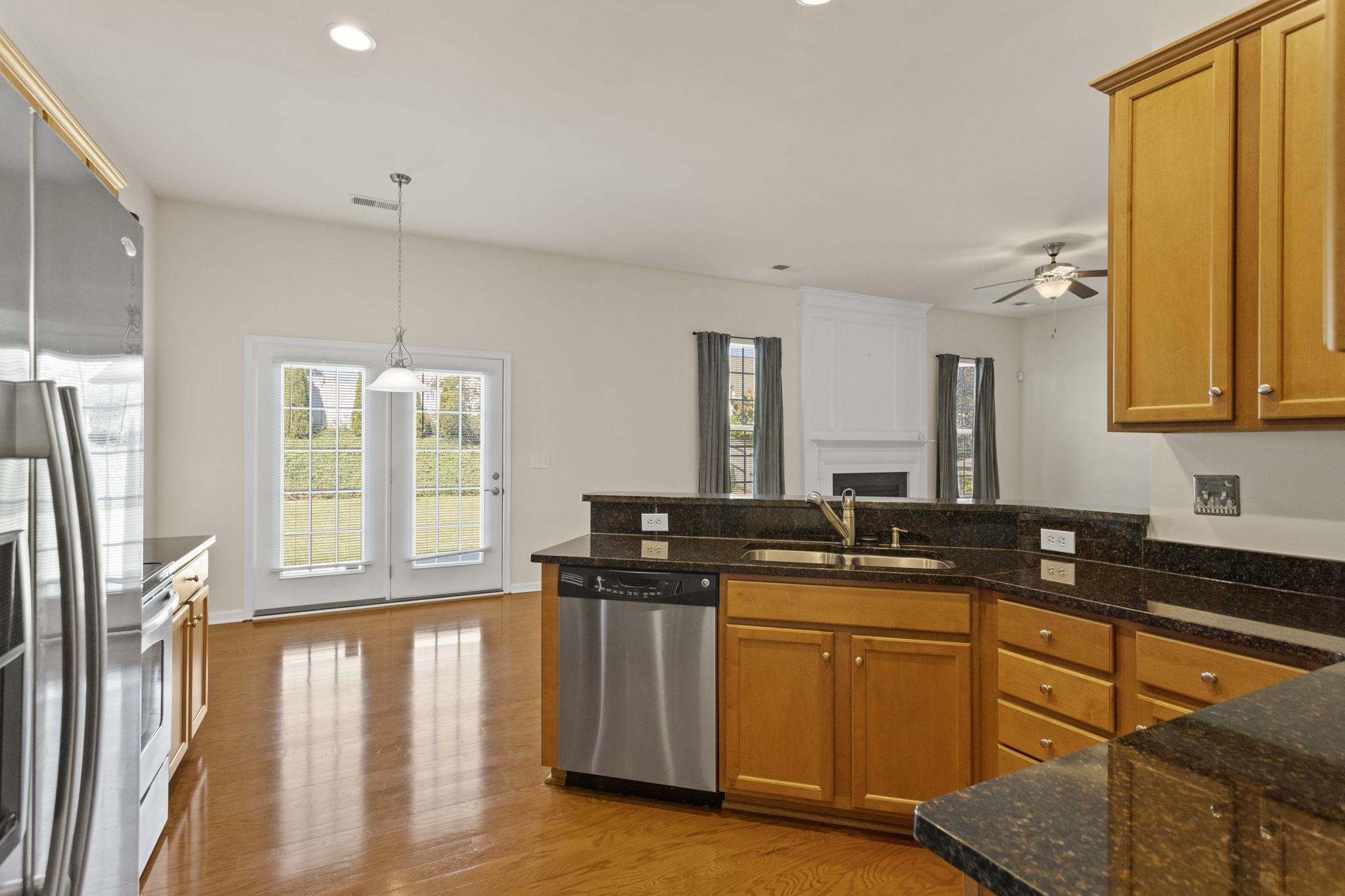 567 Shoreline Boulevard Property Photo 12