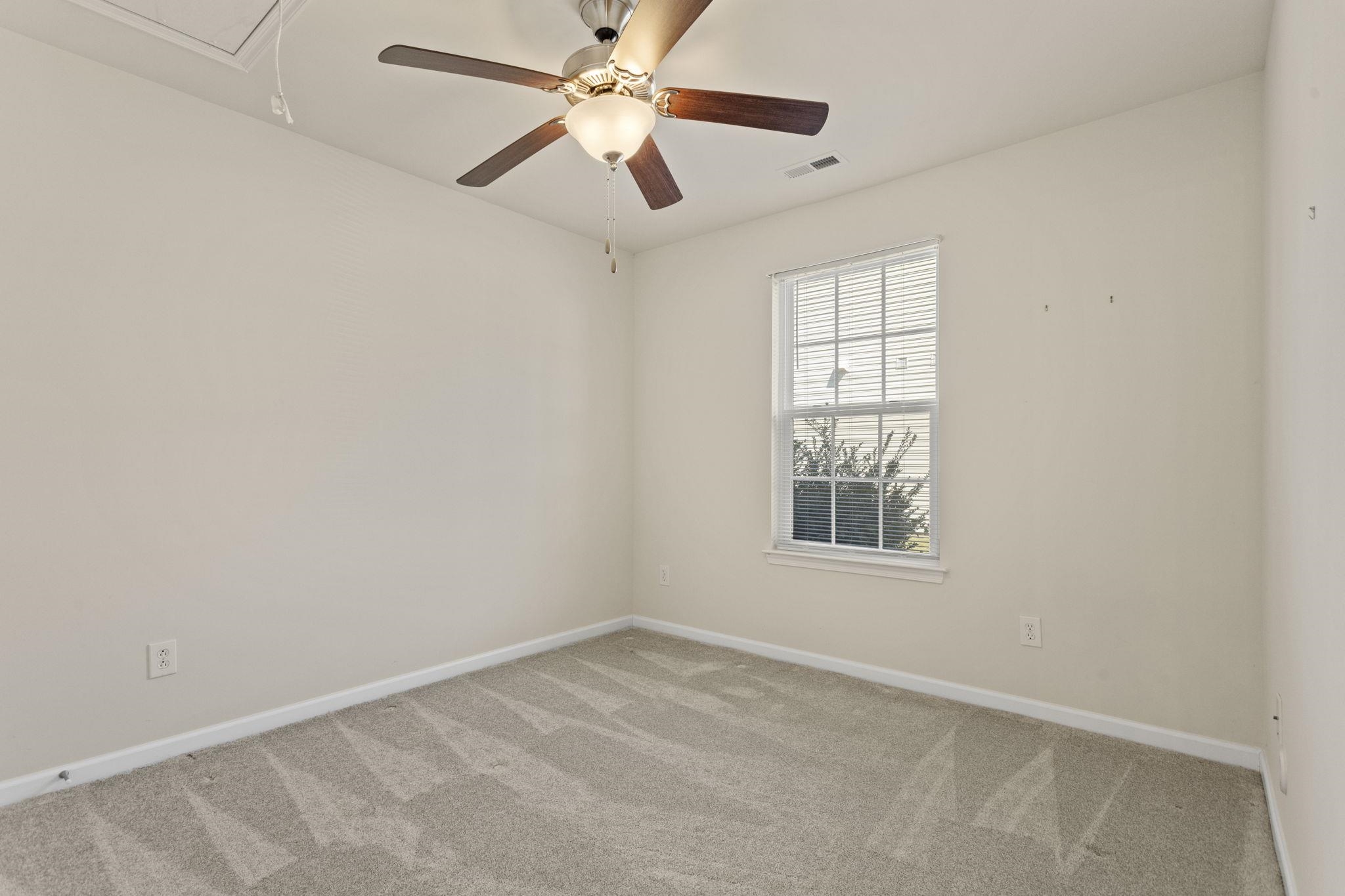 567 Shoreline Boulevard Property Photo 16