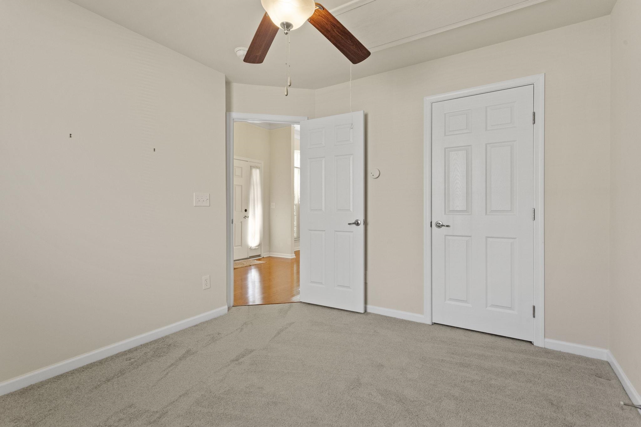 567 Shoreline Boulevard Property Photo 17