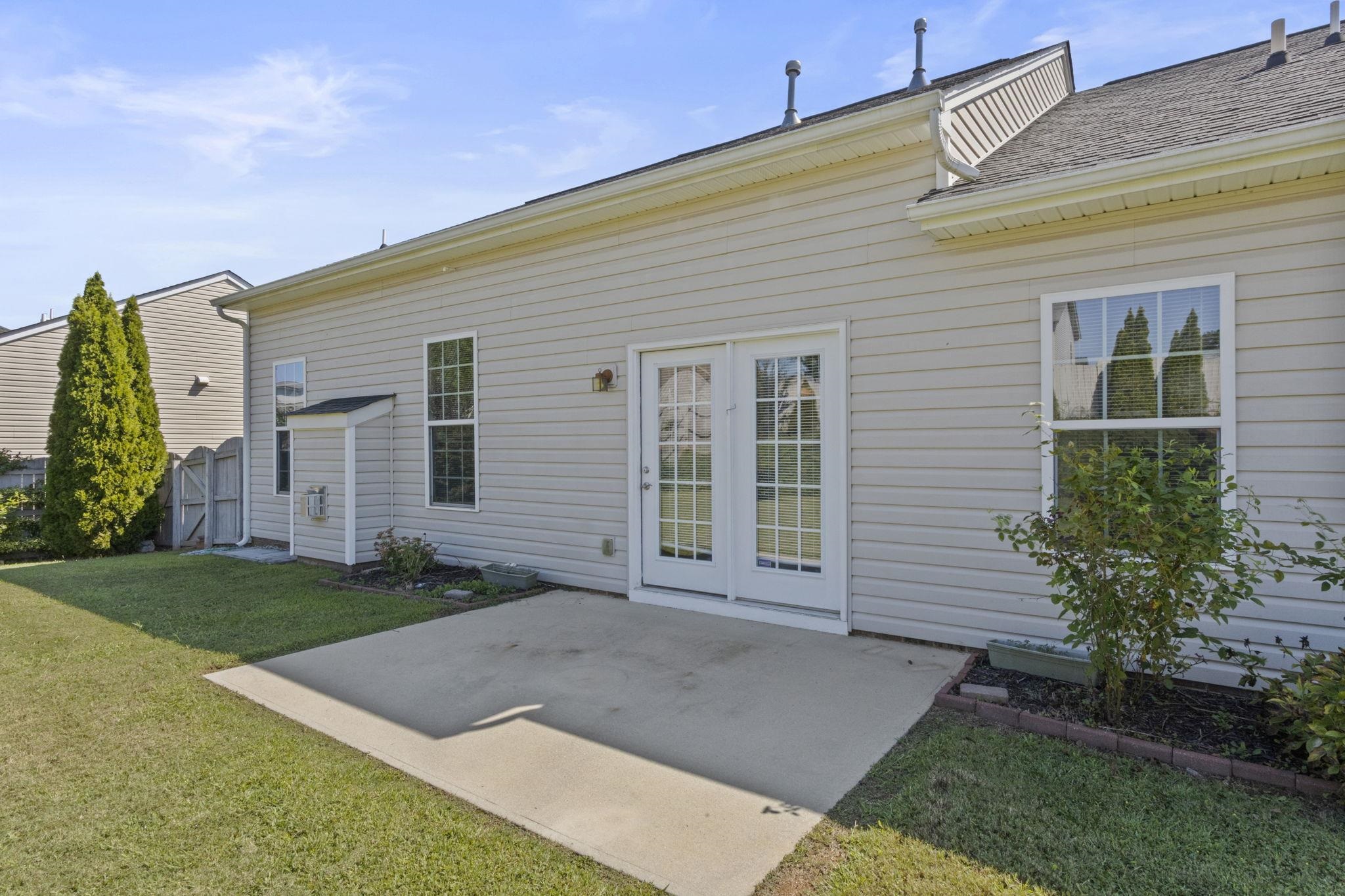 567 Shoreline Boulevard Property Photo 24