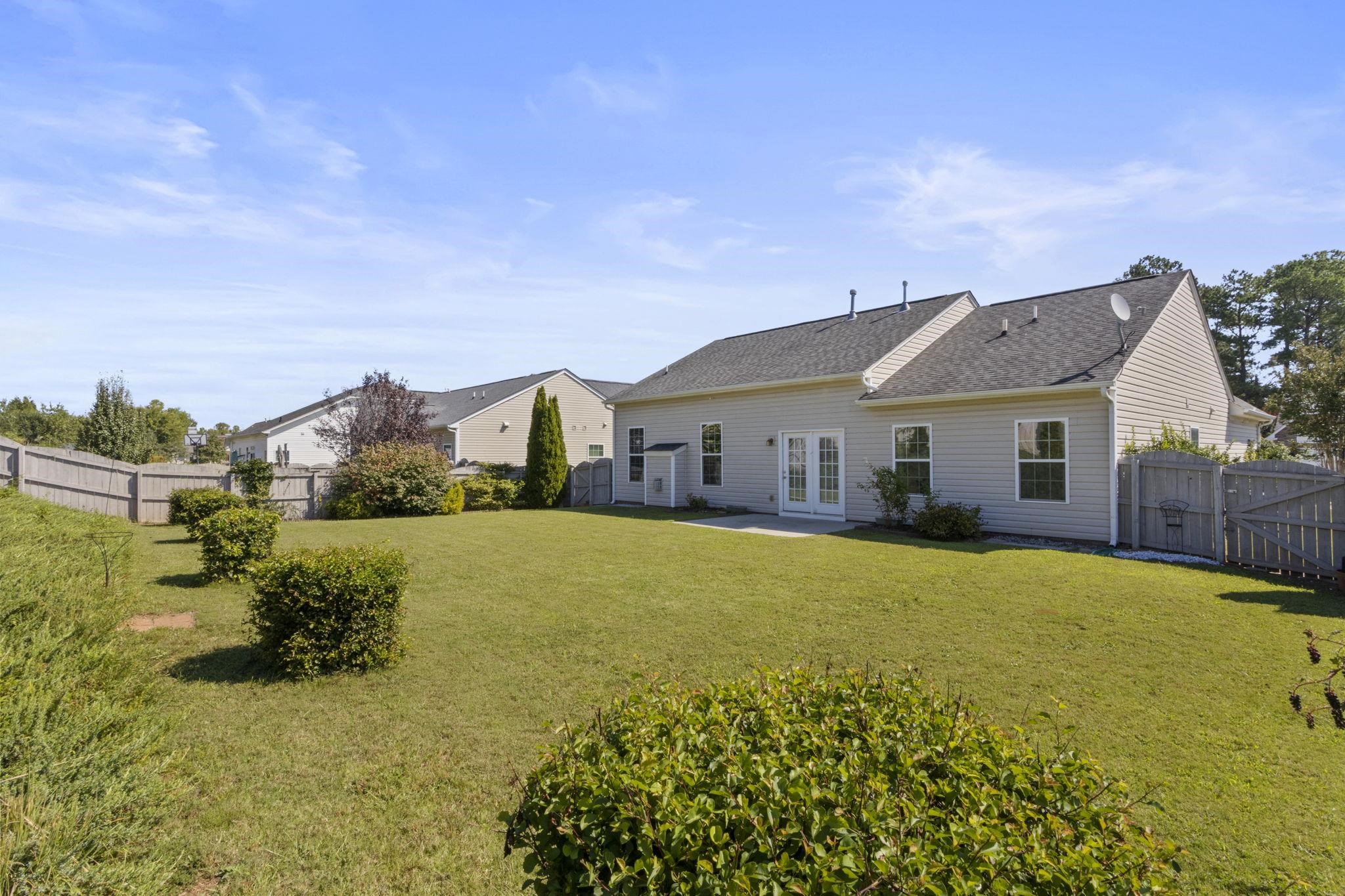 567 Shoreline Boulevard Property Photo 27