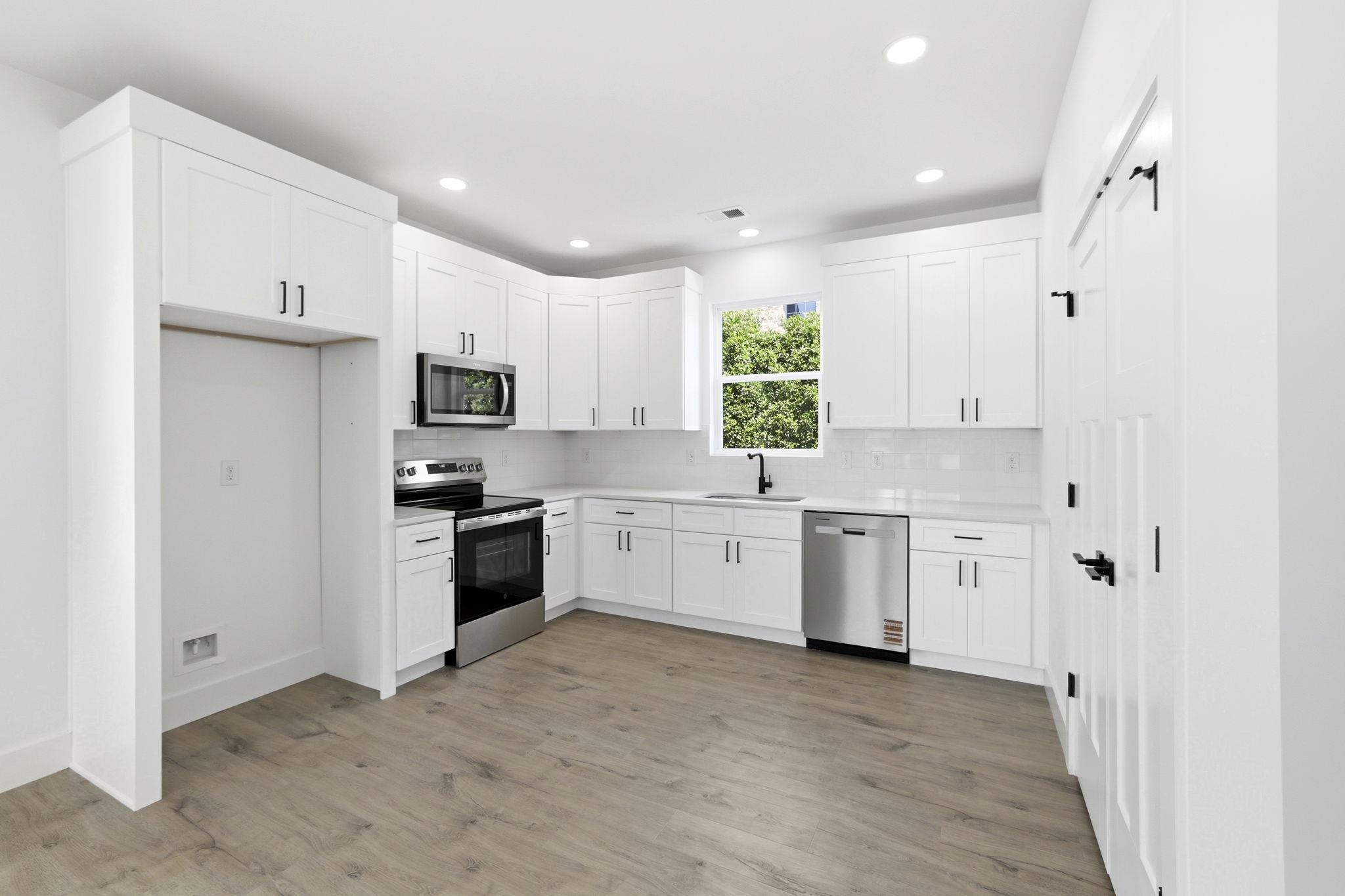 425 Ambiance Court Property Photo 3