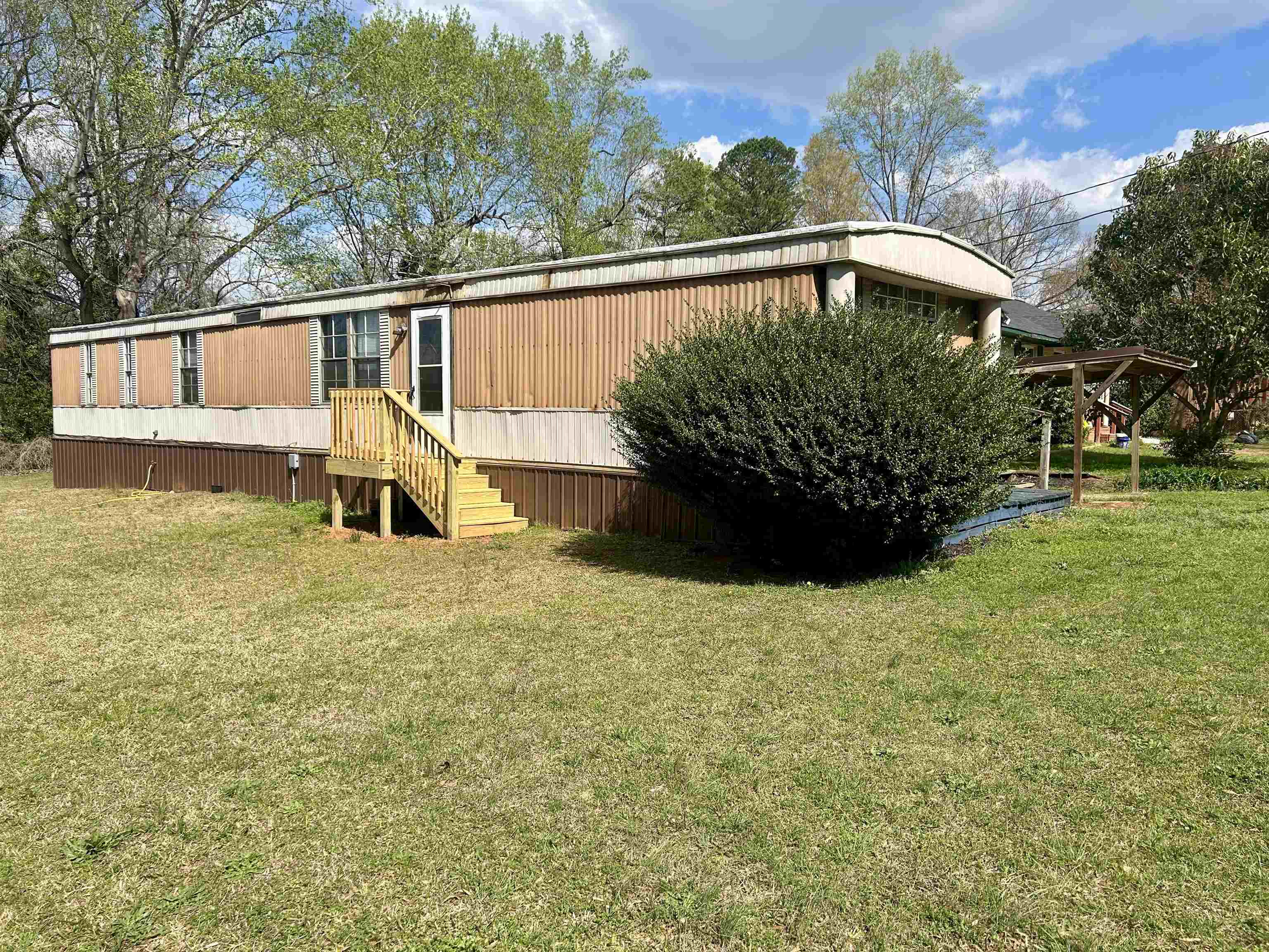 120 Crestmont Drive Property Photo 1