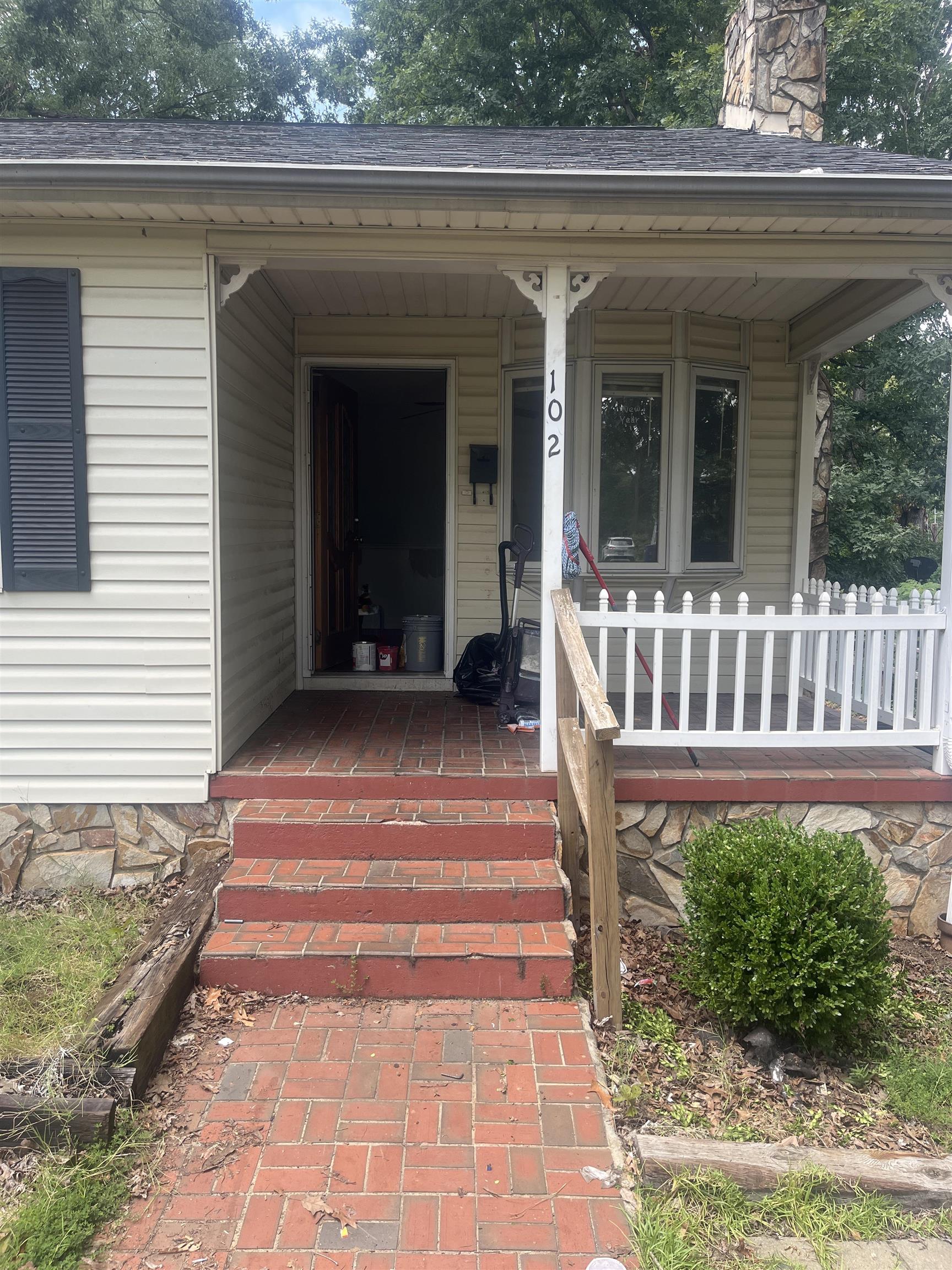 102 Overbrook Circle Property Photo 1
