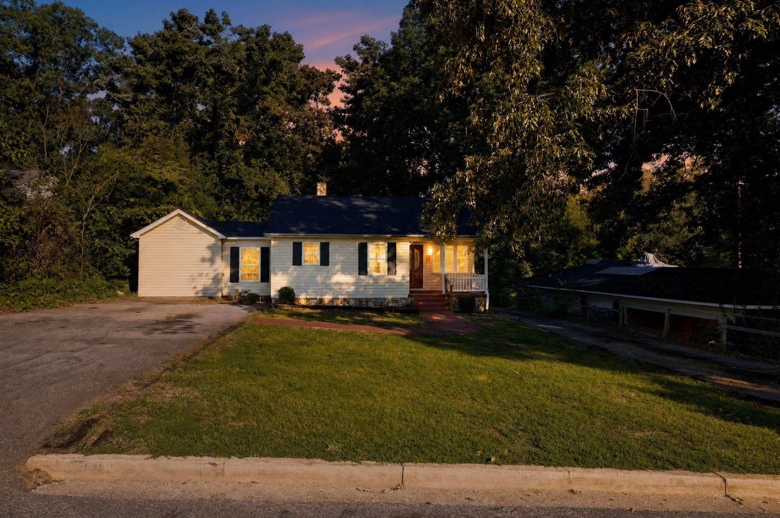 102 Overbrook Circle Property Photo 1