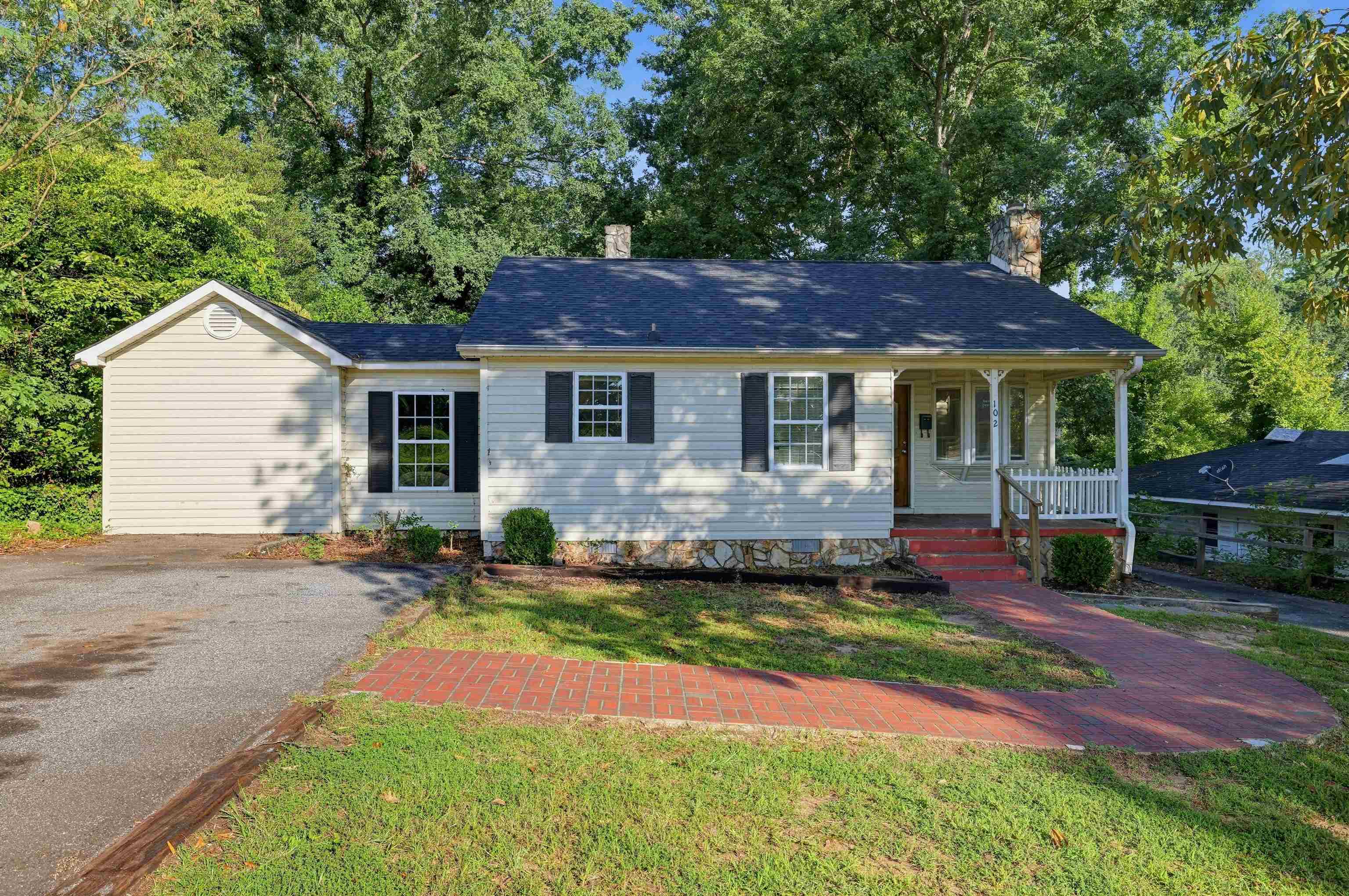 102 Overbrook Circle Property Photo 2