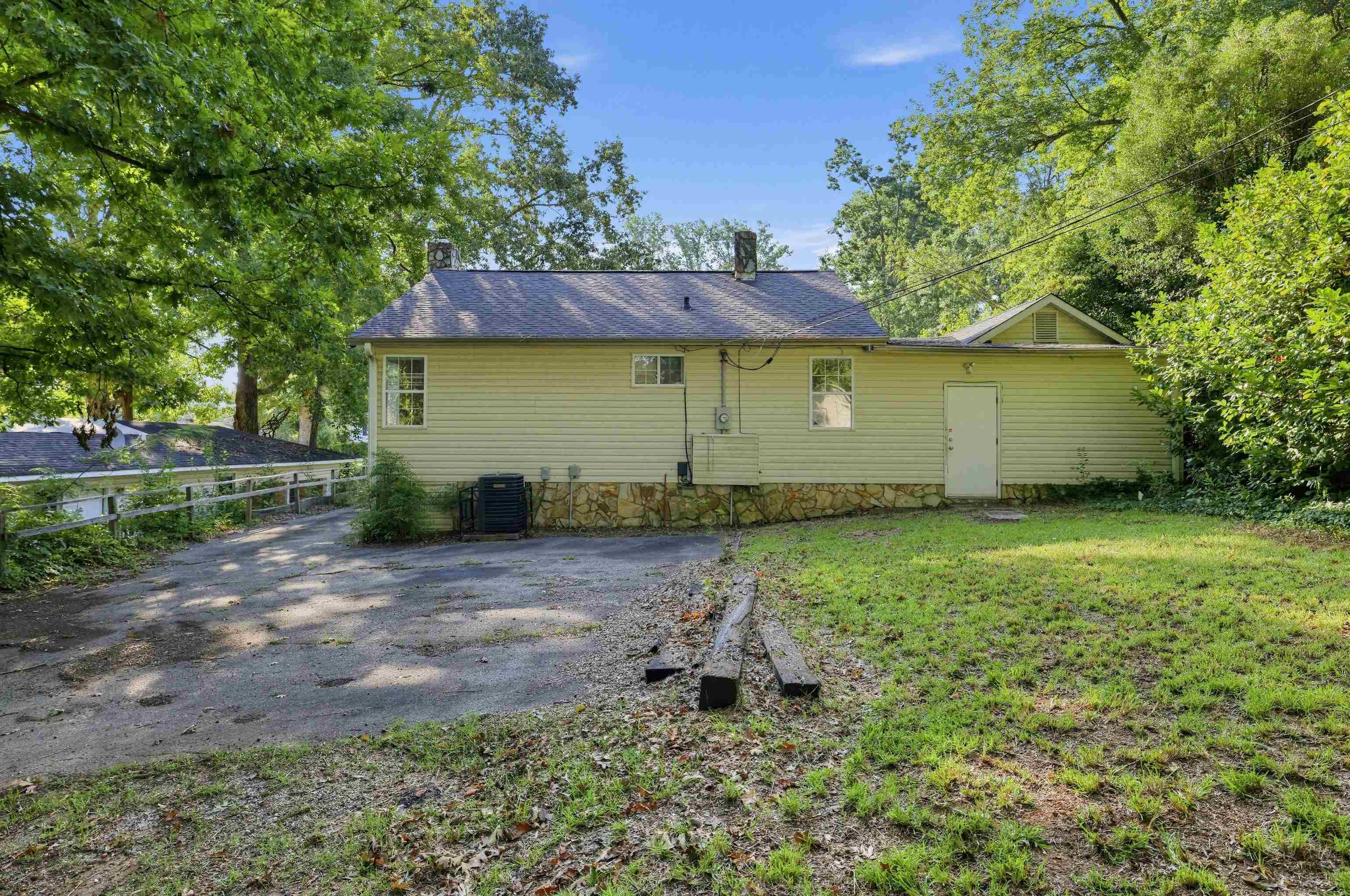 102 Overbrook Circle Property Photo 4