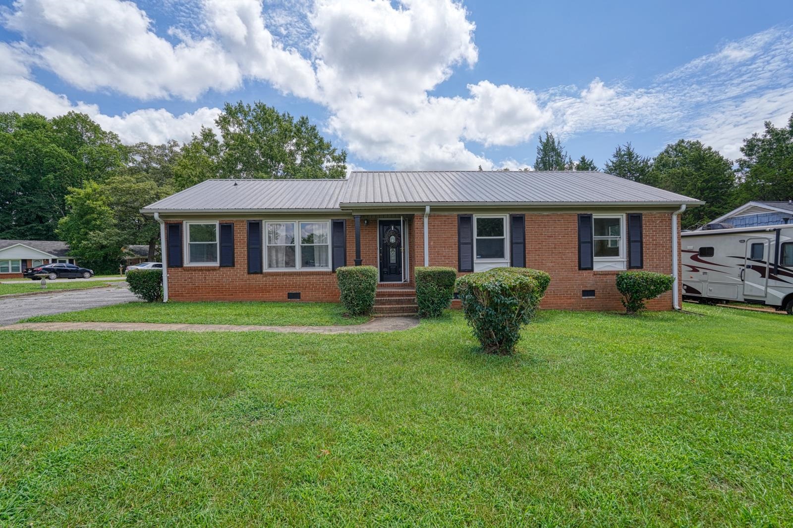 411 Vanderbilt Road Property Photo 1