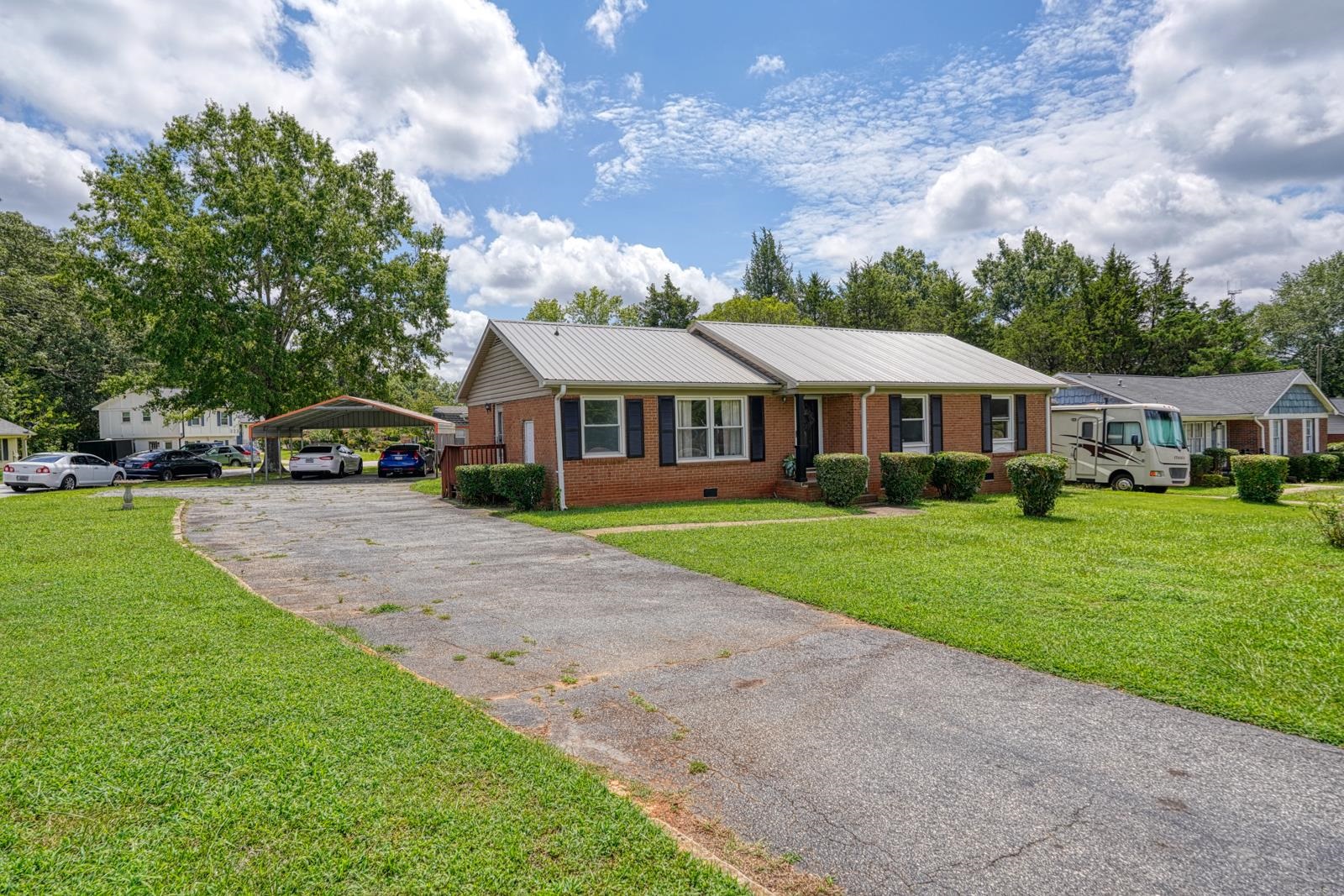 411 Vanderbilt Road Property Photo 5