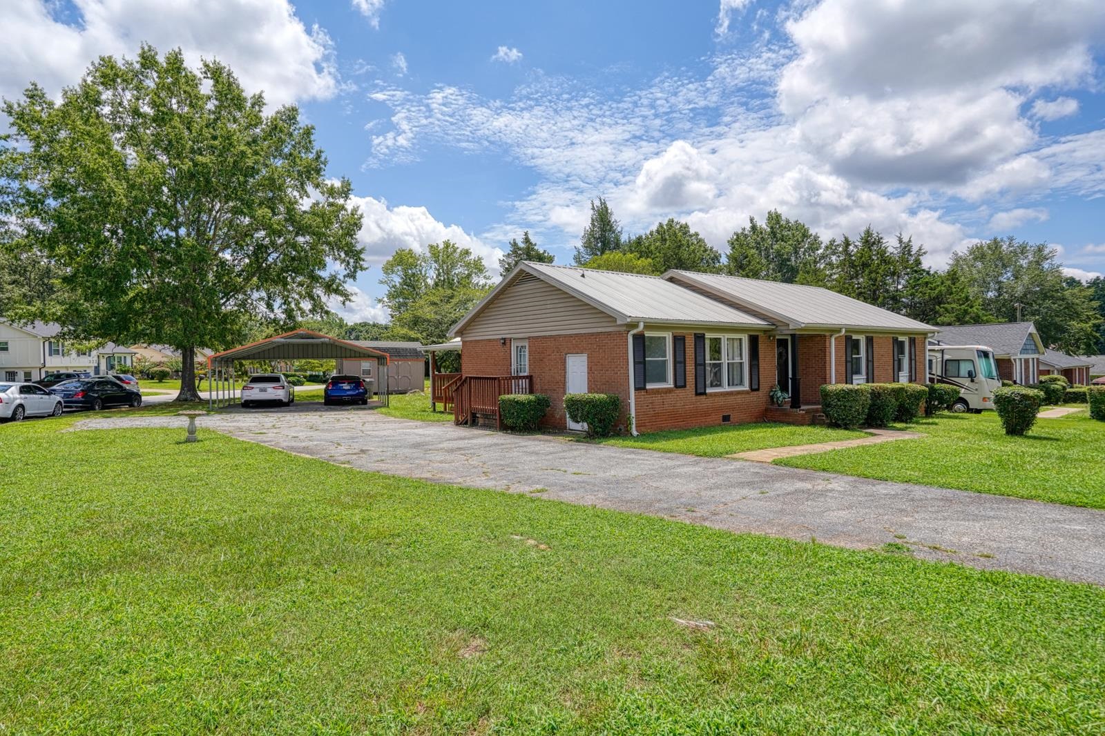411 Vanderbilt Road Property Photo 6