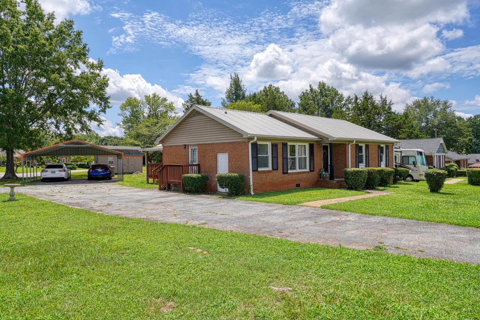 411 Vanderbilt Road Property Photo 7