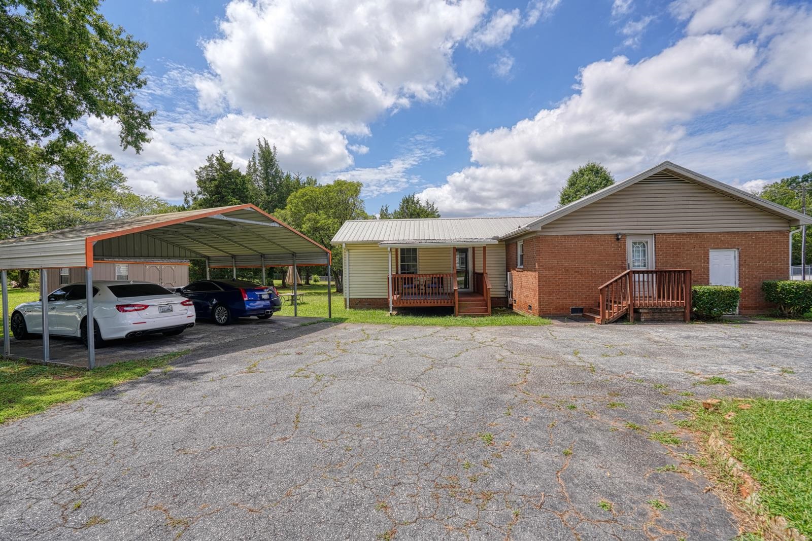 411 Vanderbilt Road Property Photo 9