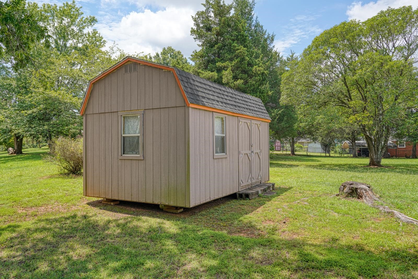 411 Vanderbilt Road Property Photo 10