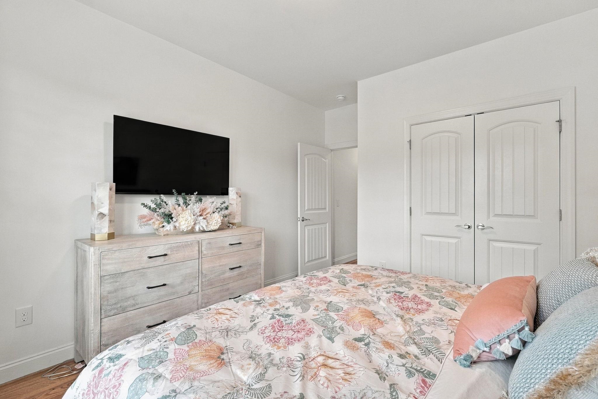 356 S Woodfin Ridge Drive Property Photo 28