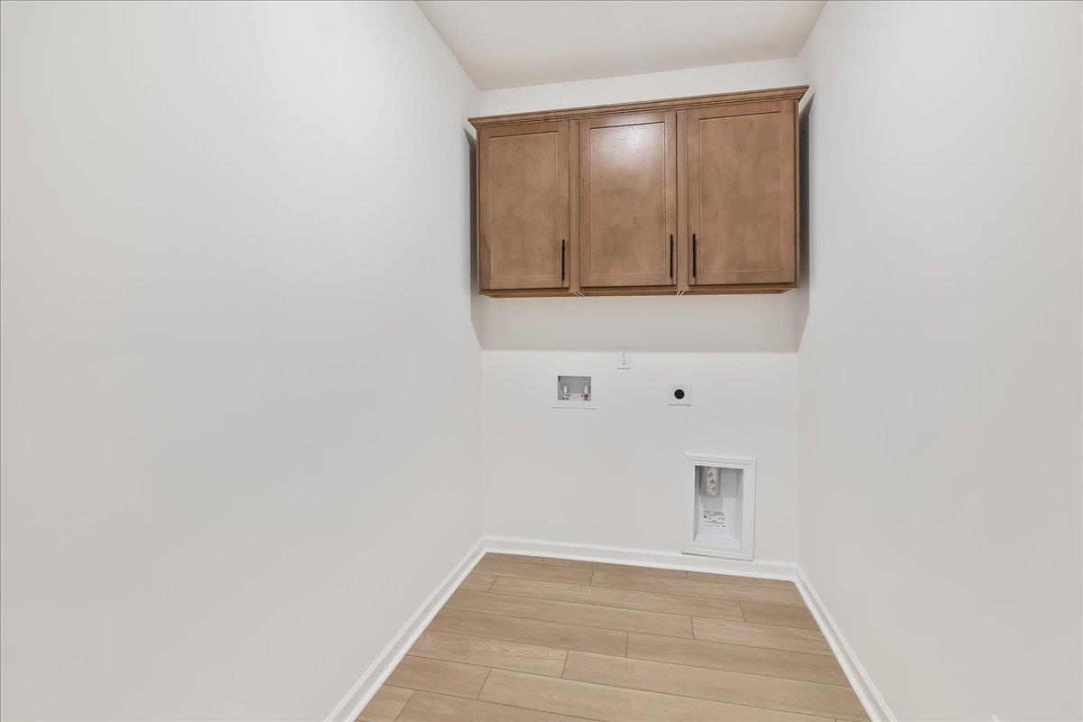 2057 Halton Oaks Drive Property Photo 25