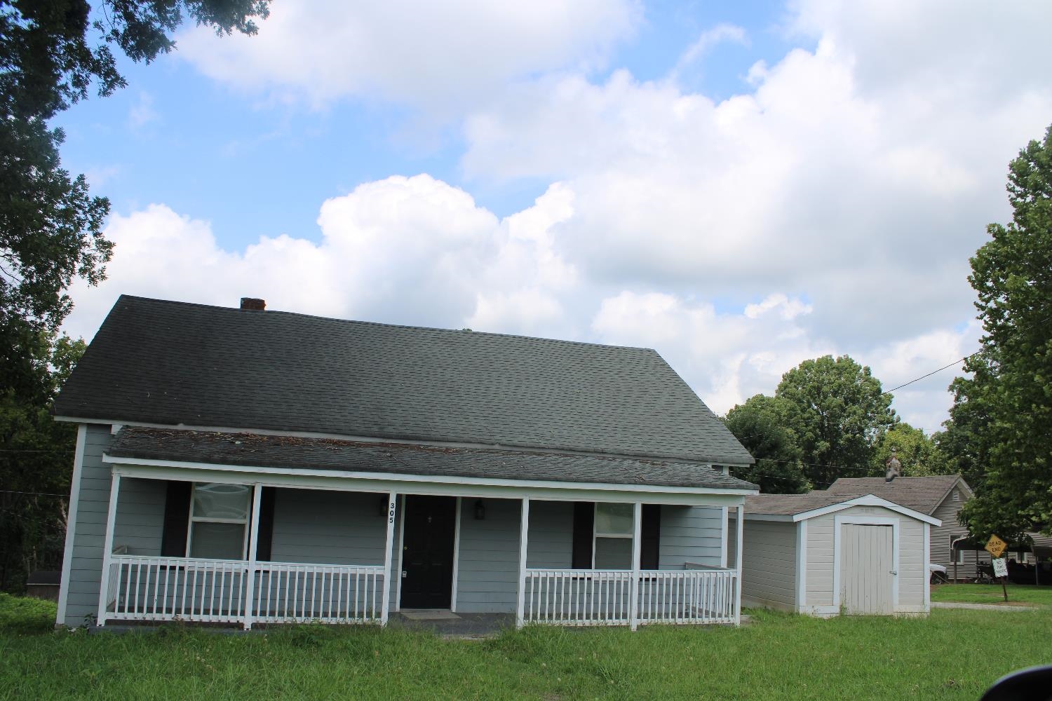 305 Munro Street Property Photo 1