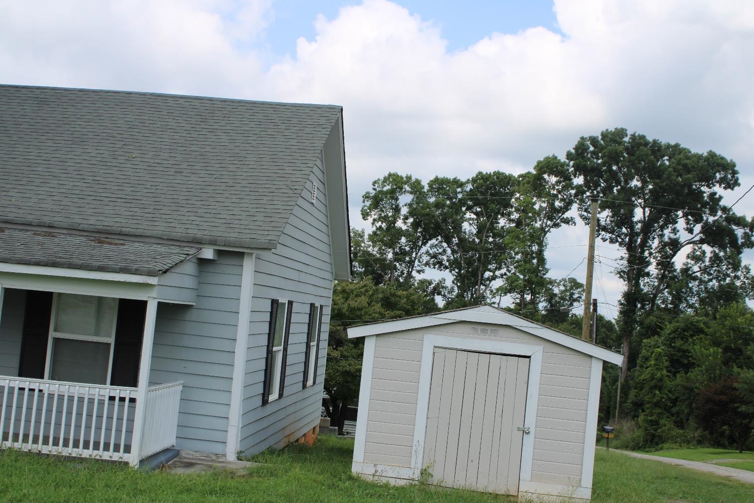 305 Munro Street Property Photo 2