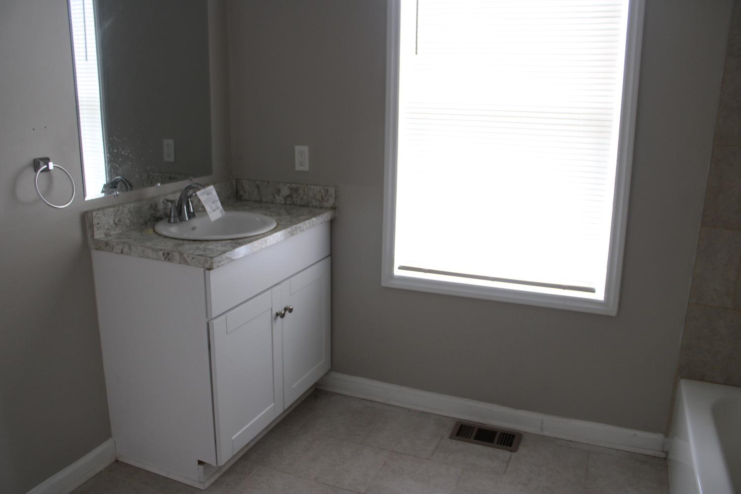 305 Munro Street Property Photo 6