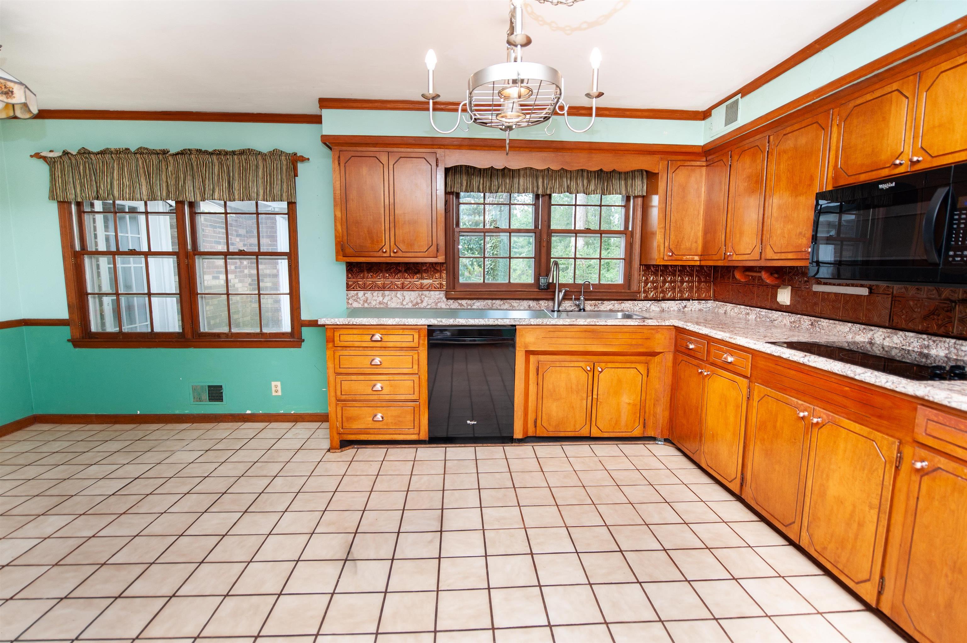 692 Perrin Drive Property Photo 11