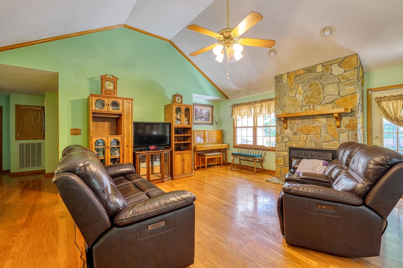 366 Shallowford Drive Property Photo 3