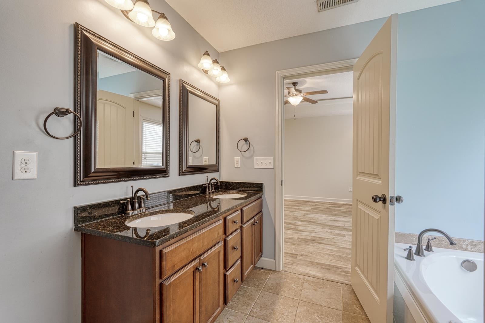 560 Semillon Lane Property Photo 32