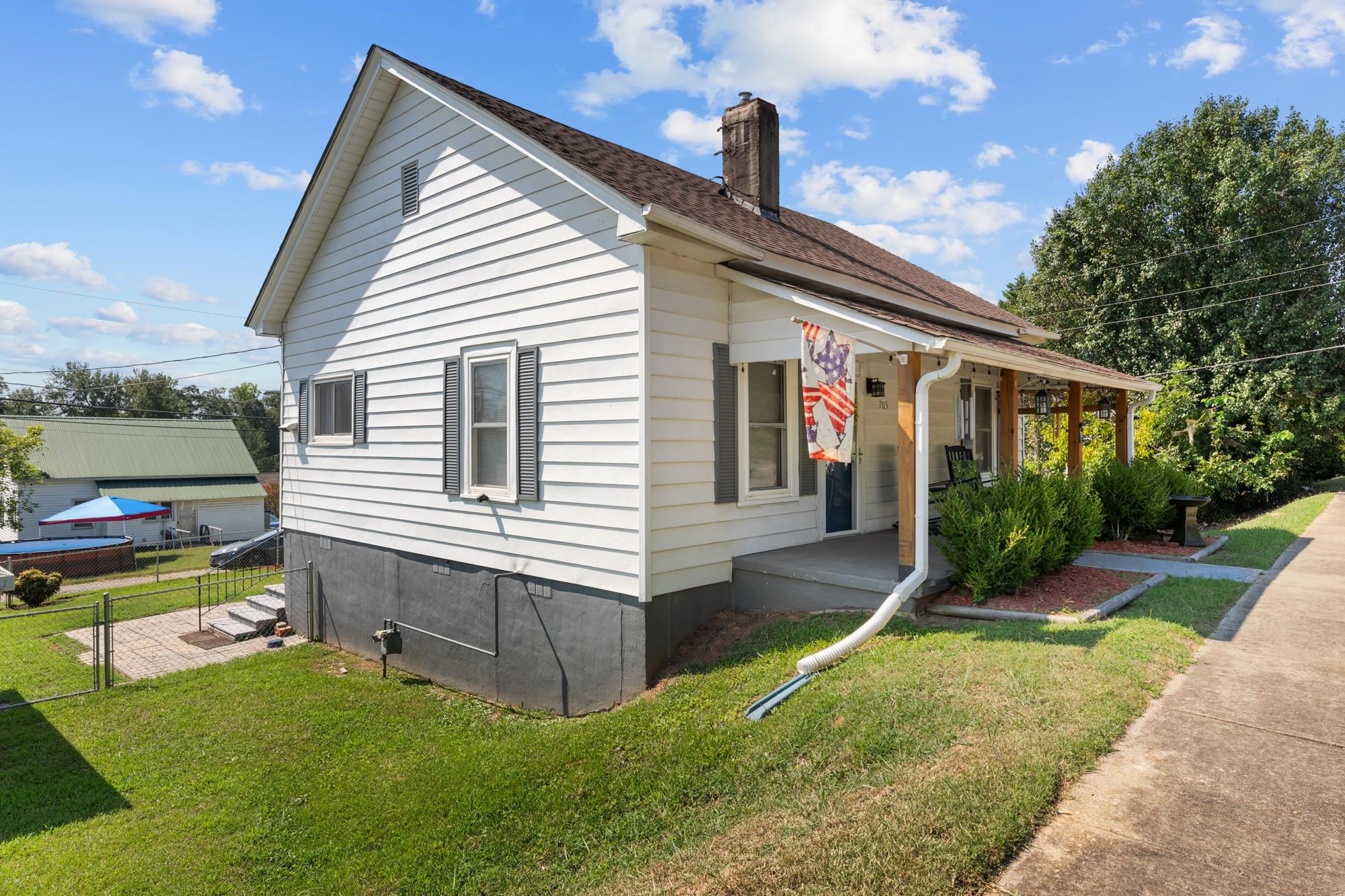 705 Forest Street Property Photo 4