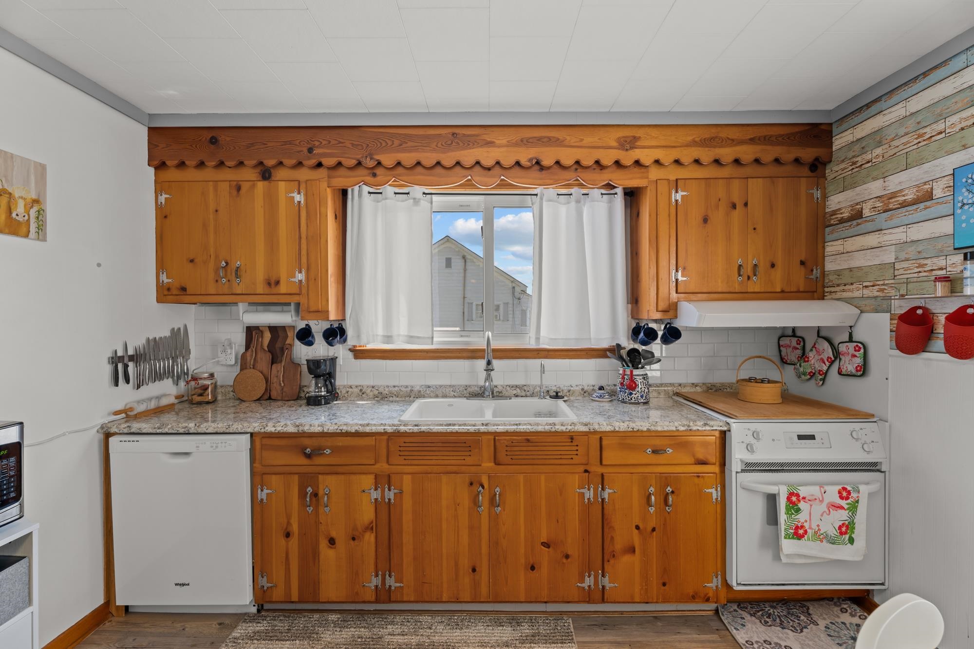 705 Forest Street Property Photo 14