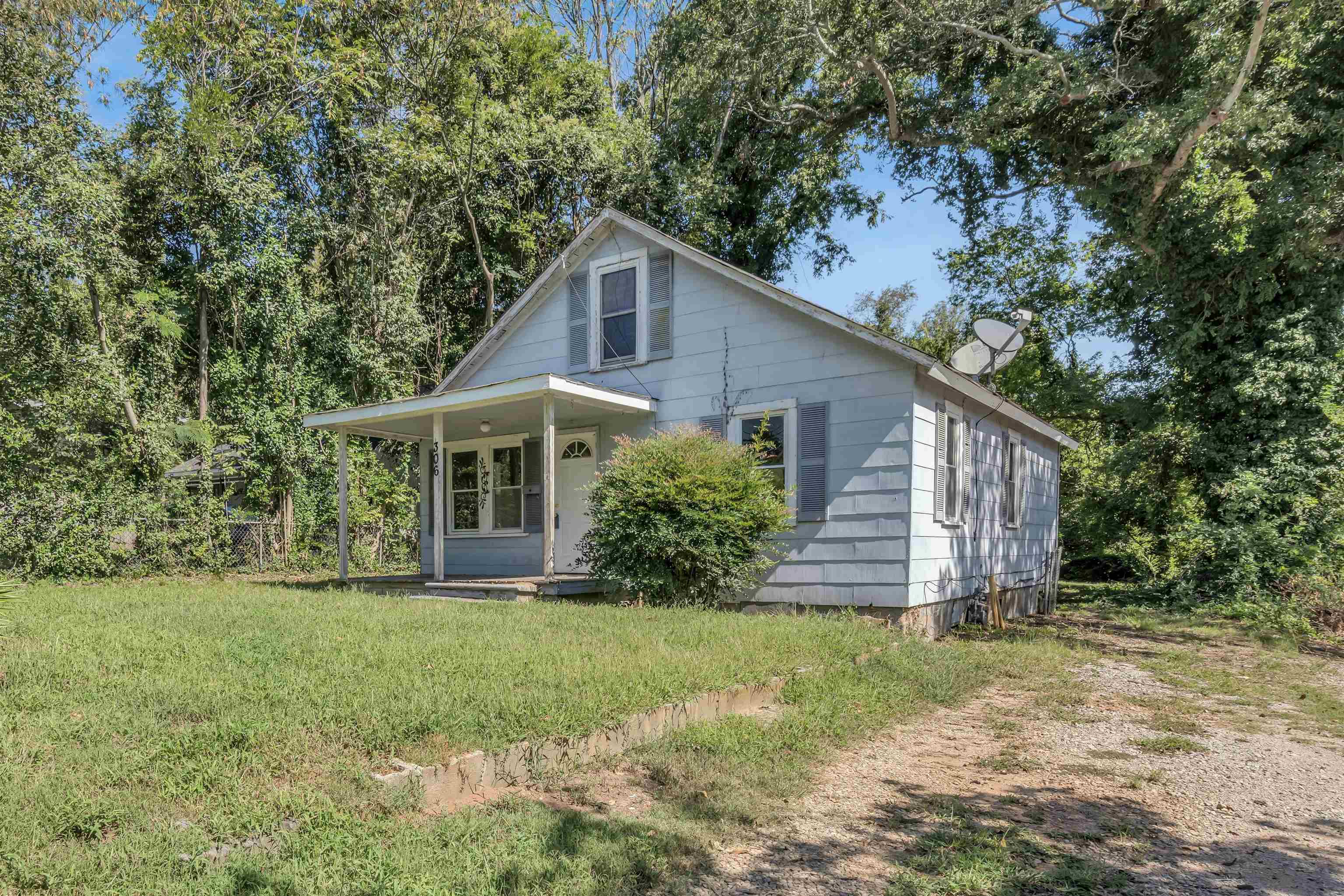 306 Westview Boulevard Property Photo 2