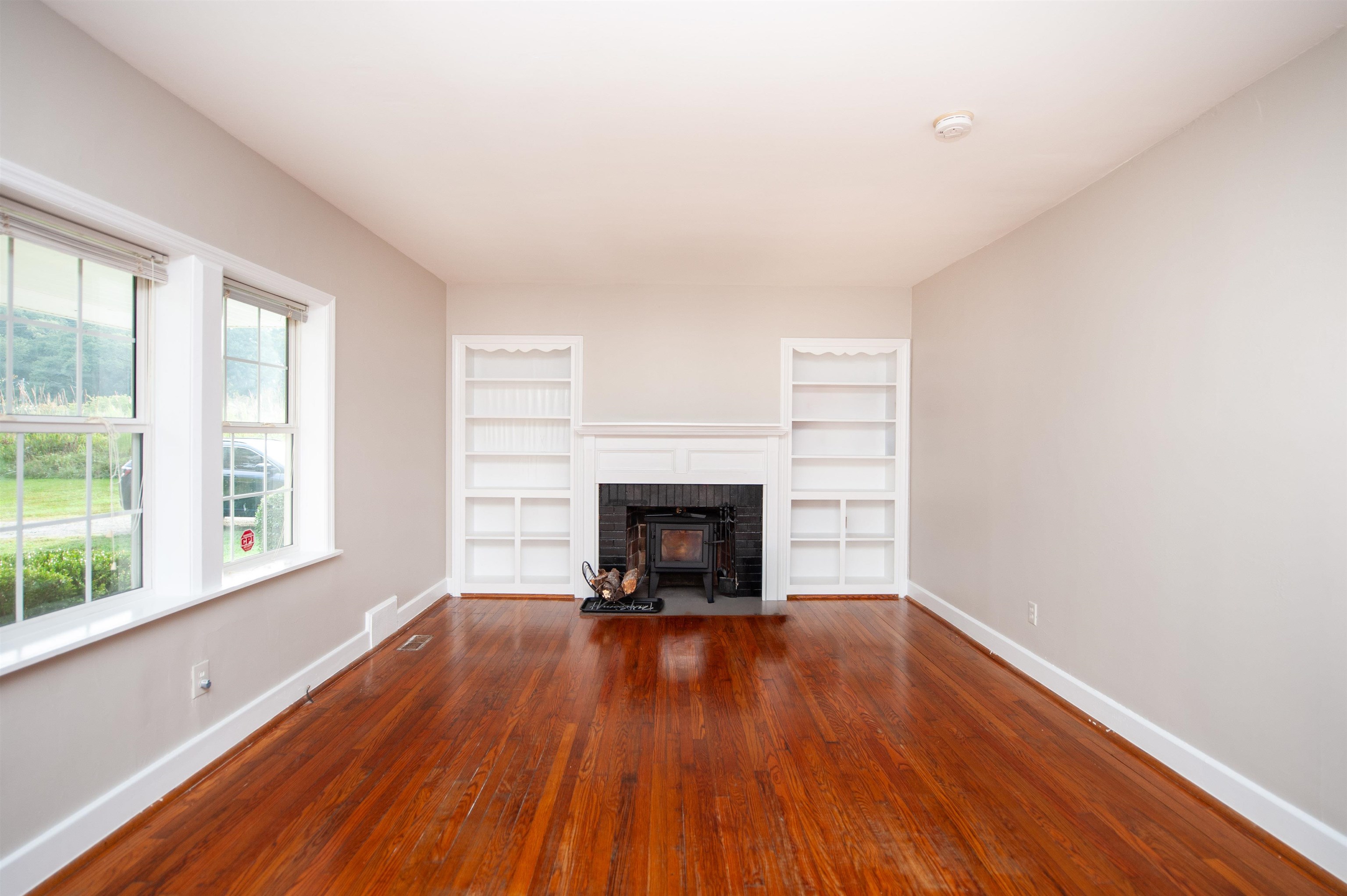 409 E Shore Drive Property Photo 2