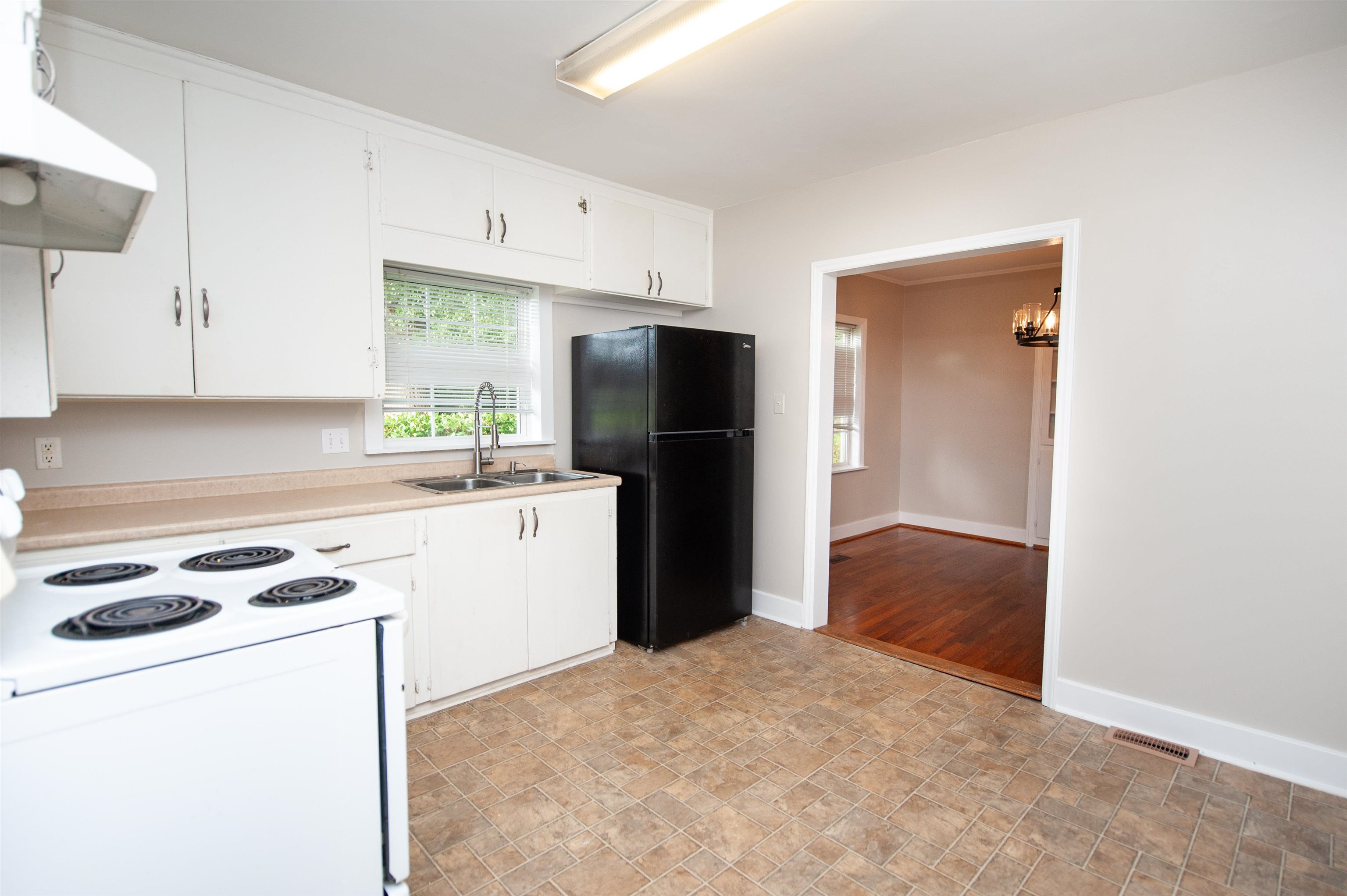 409 E Shore Drive Property Photo 8