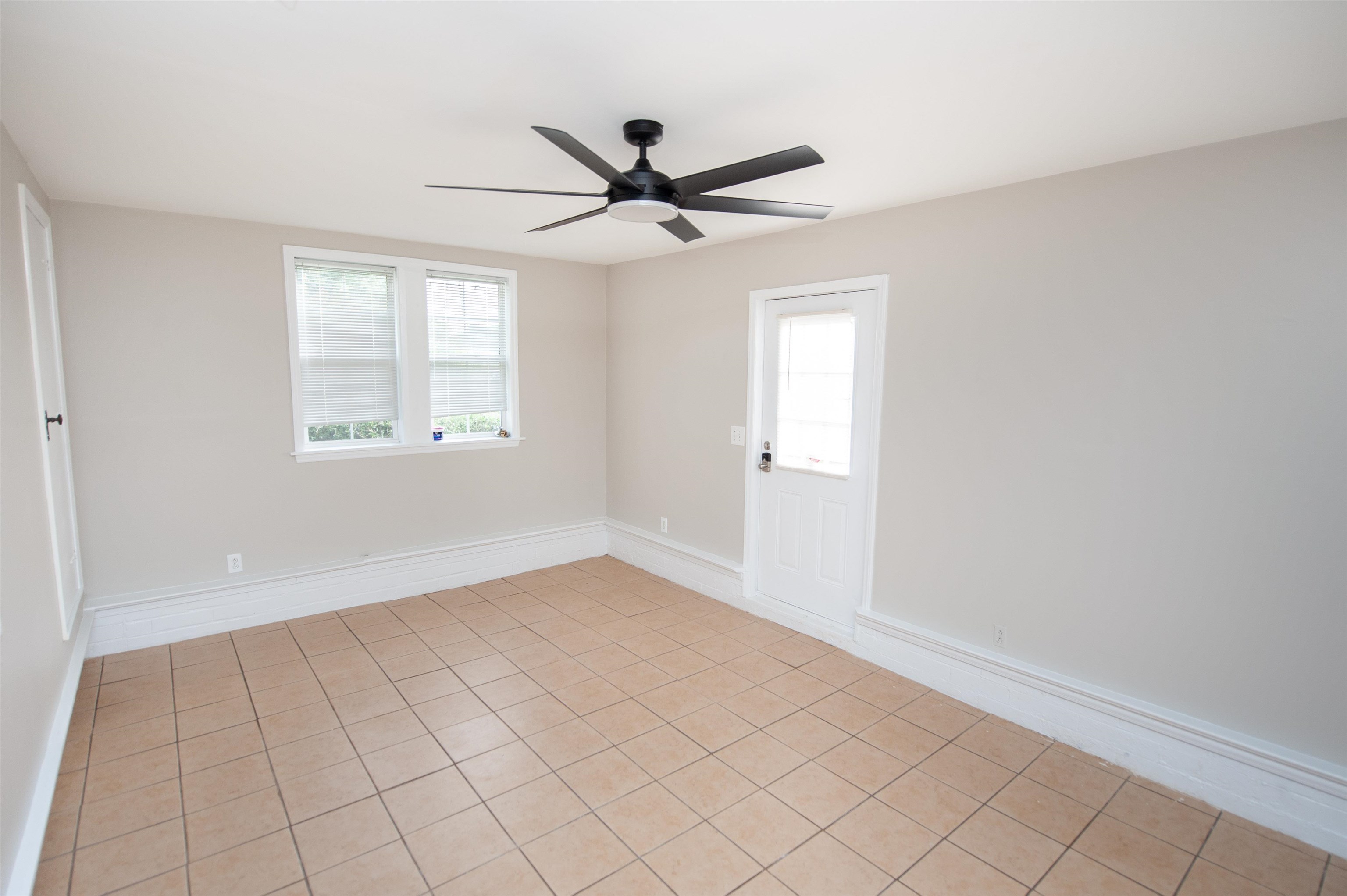 409 E Shore Drive Property Photo 9