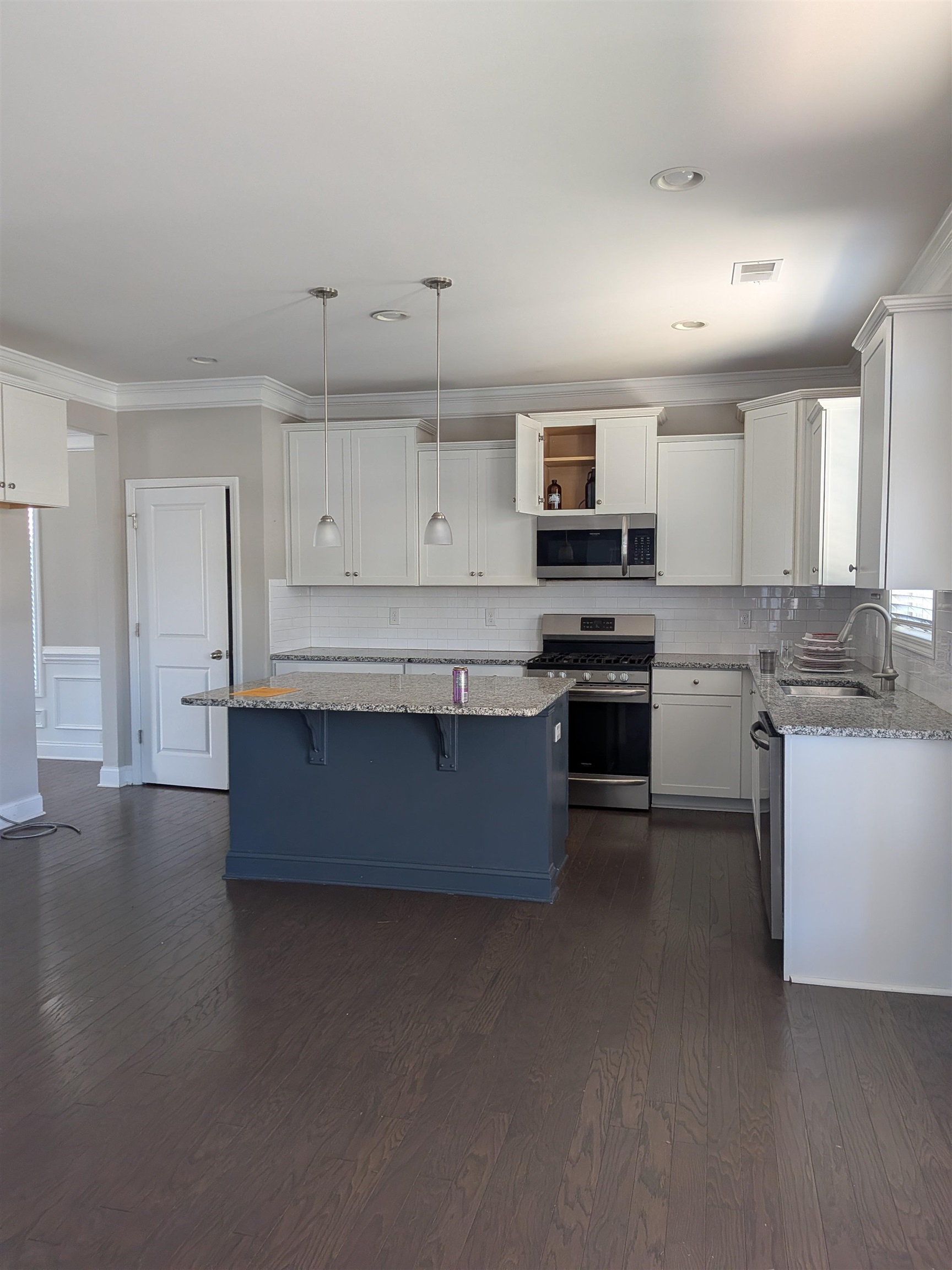 405 Hilburn Way Property Photo 3